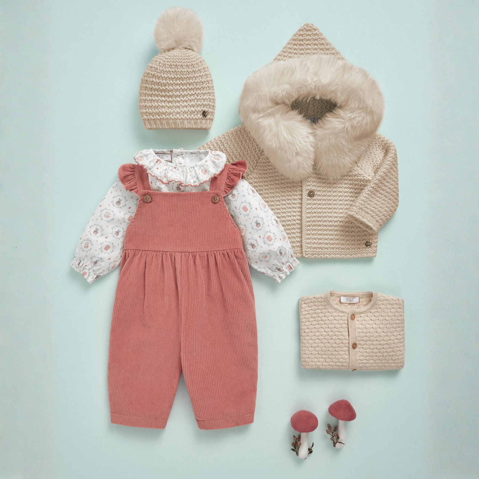 Conjunto jardineira rosa e blusa estampada da Paz Rodriguez "Lumbre"