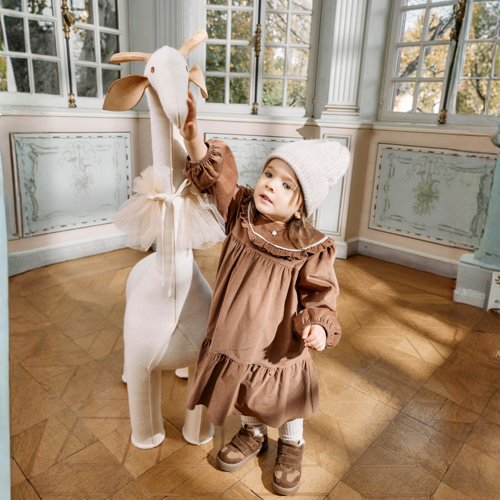 Vestido de bombazina castanho para menina da Patachou