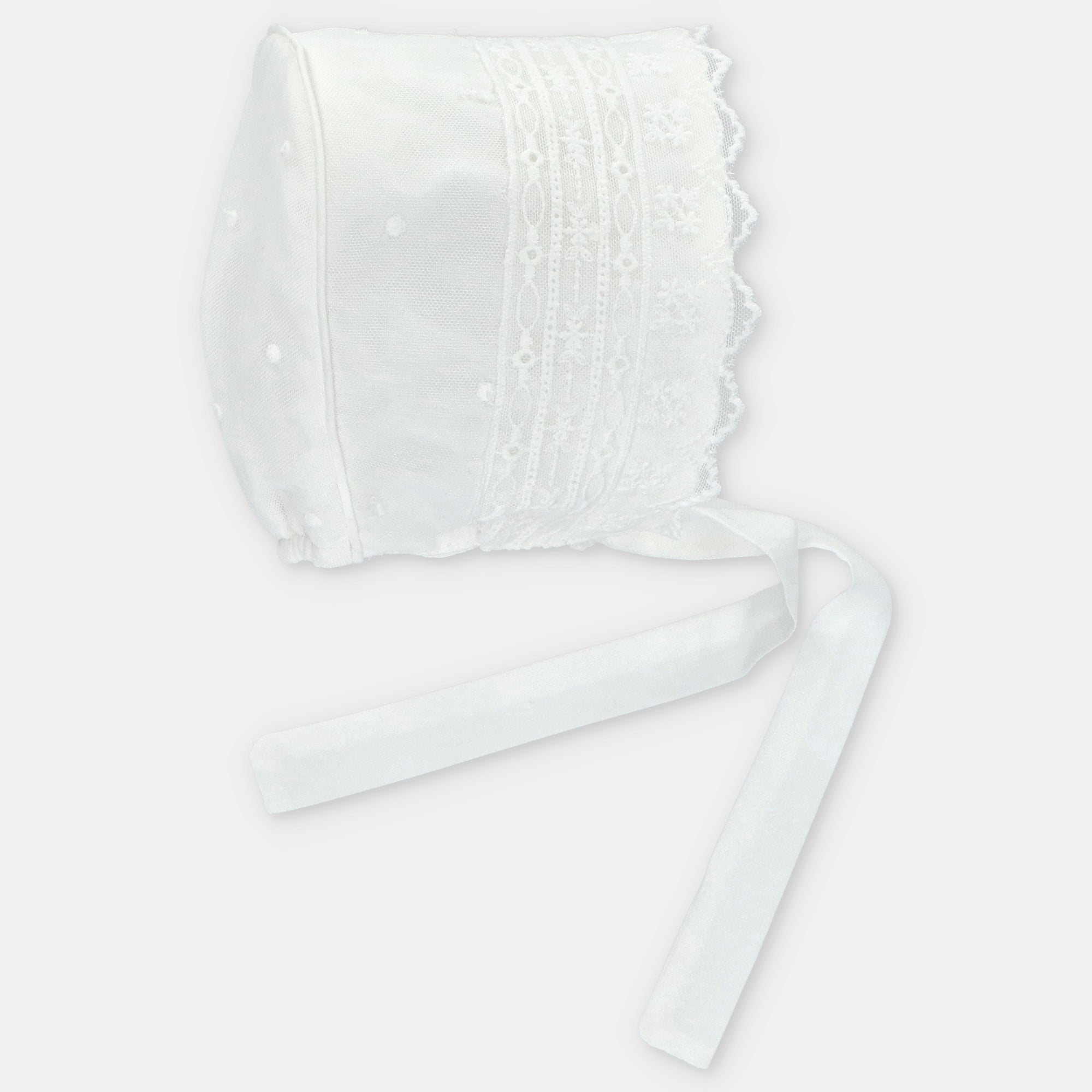 Touca de cerimónia em tule pérola bordado da Marín Aranda "Calgary"