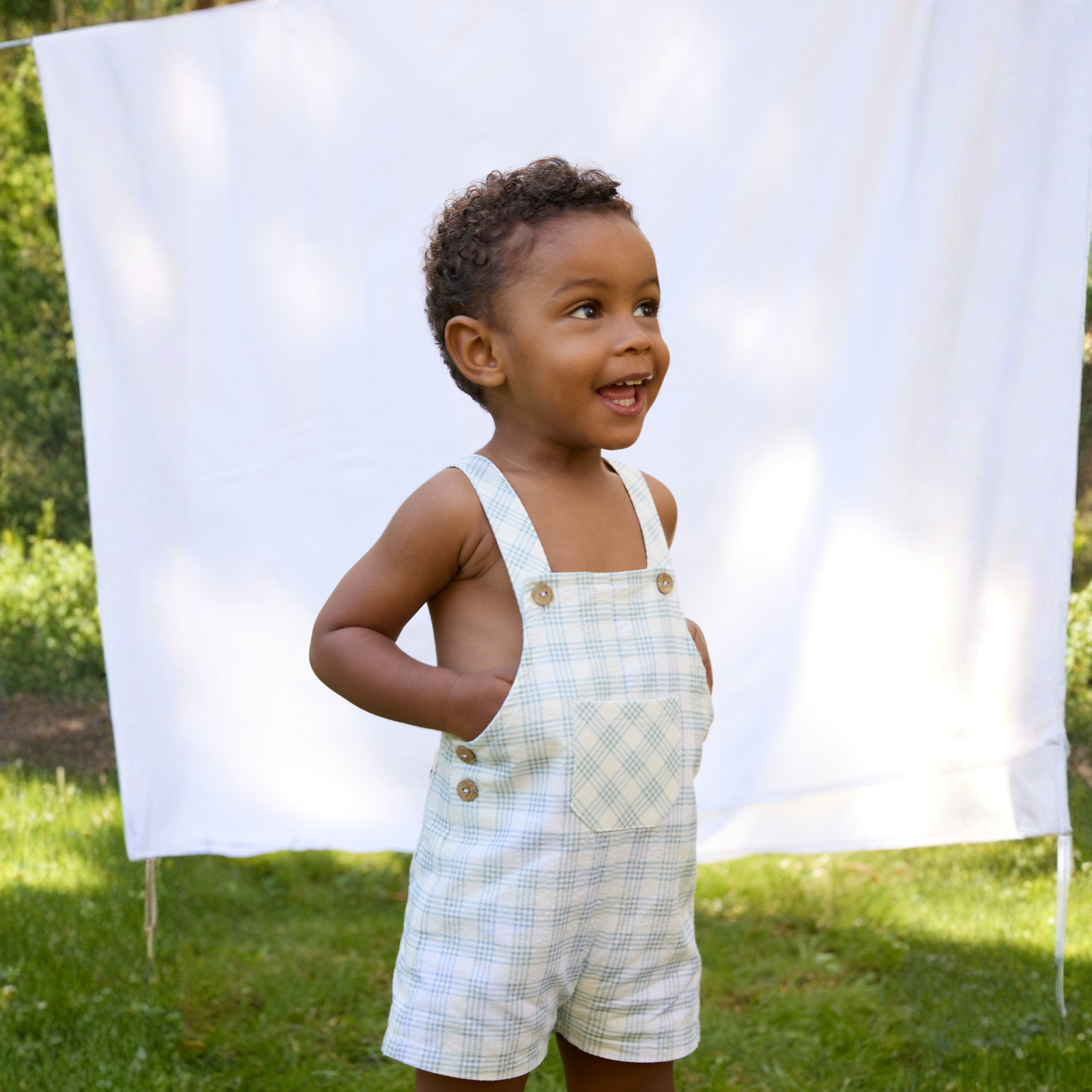 Jardineira com quadrados azuis para bebe menino da Martín Aranda "Ottawa"