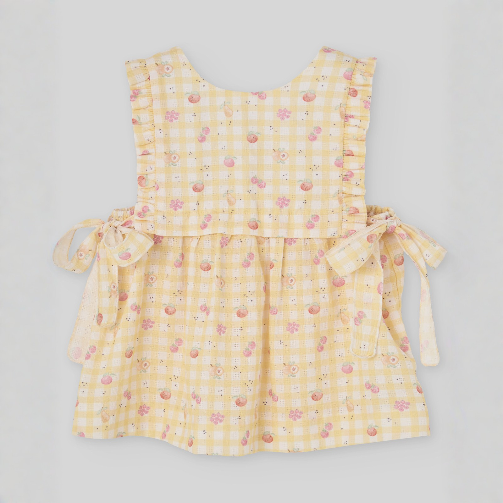 Vestido estampado vichy amarelo e tapa fralda da Paz Rodriguez "Frutitas"