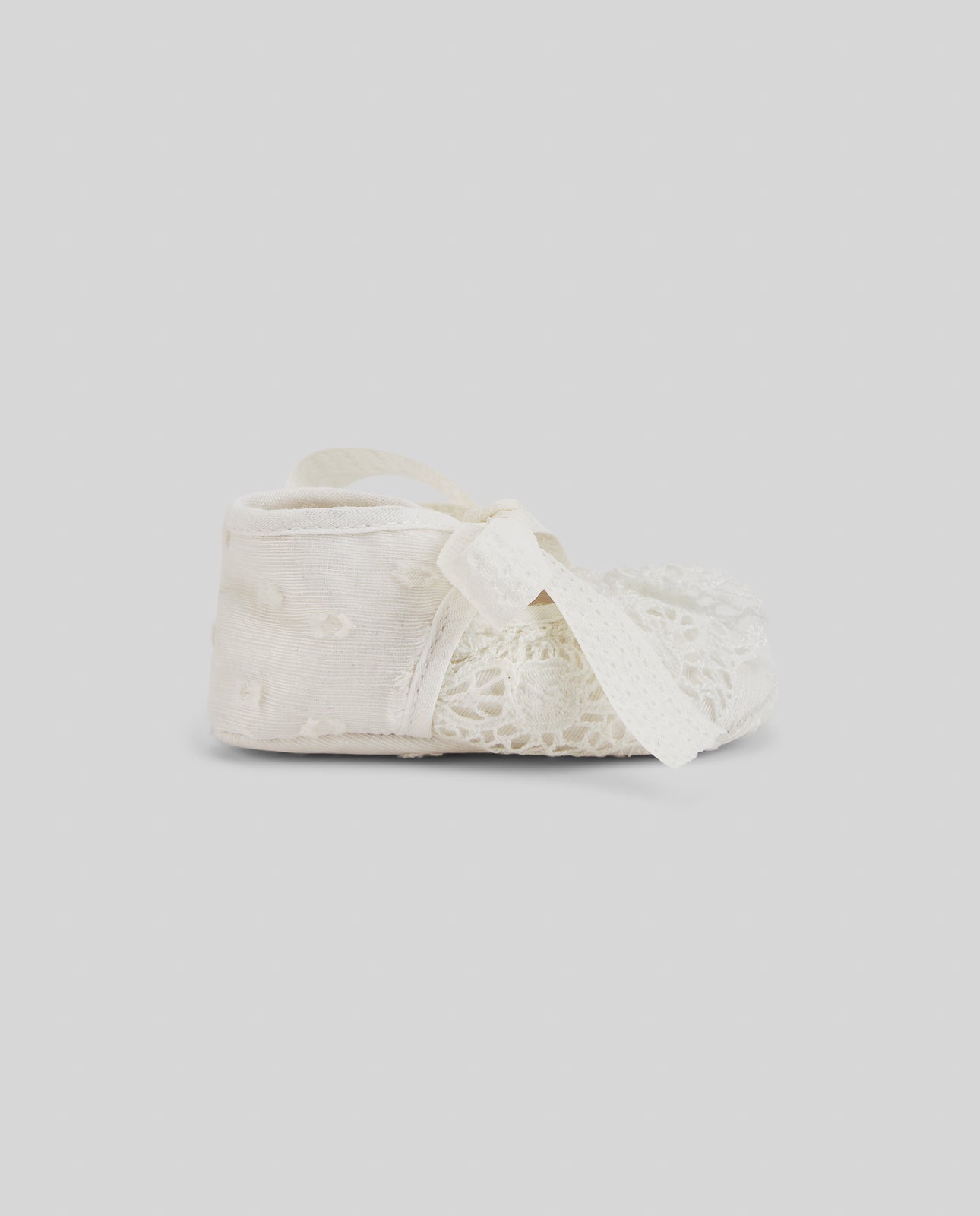 Sapatos com renda pérola cerimónia da Paz Rodriguez "Paz"