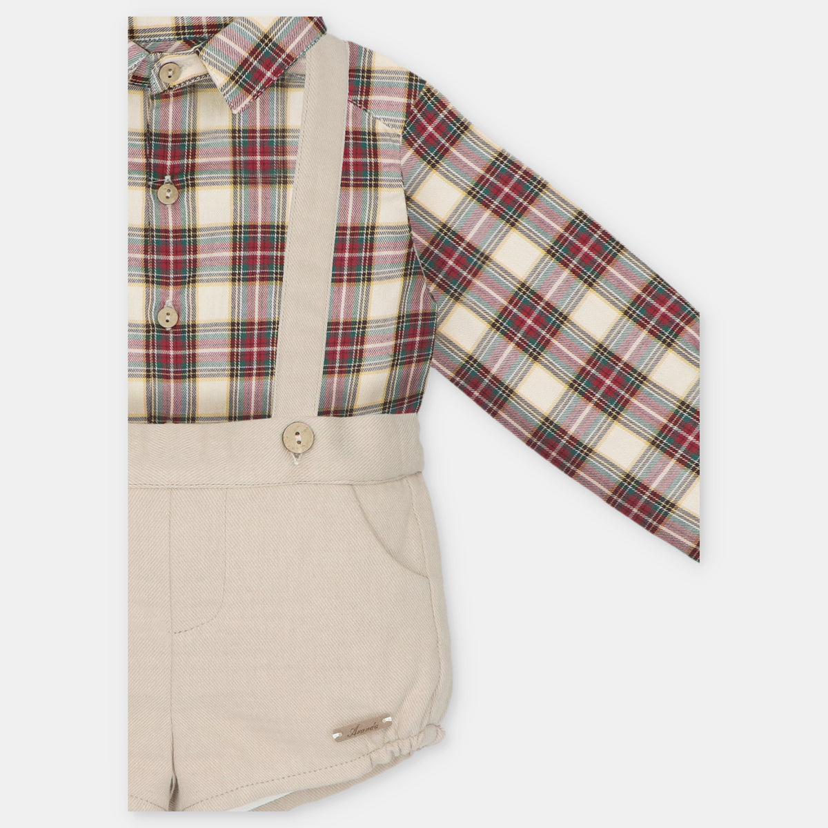 Conjunto camisa xadrez e calção bege da Martín Aranda "Tineo"