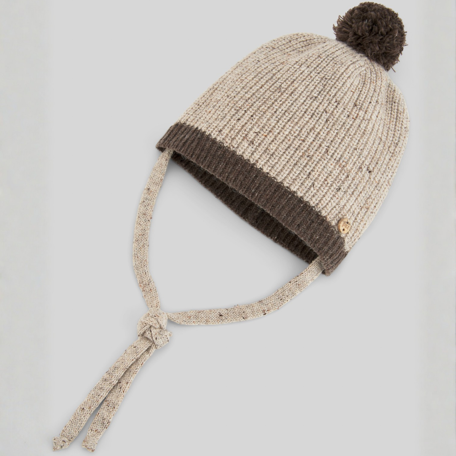 Gorro com pompom em malha bege da Paz Rodriguez "Noz"