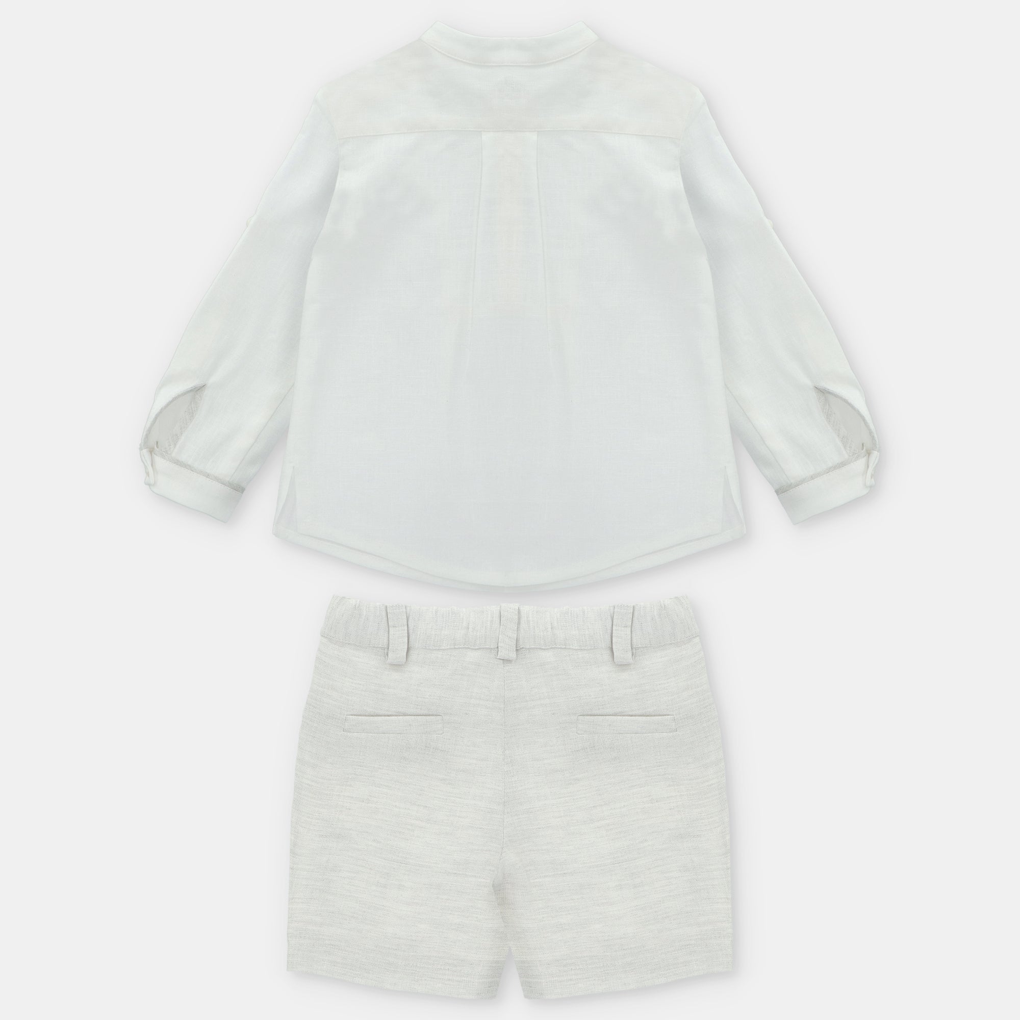 Conjunto camisa pérola e calção linho bege da Martín Aranda "Calgary"