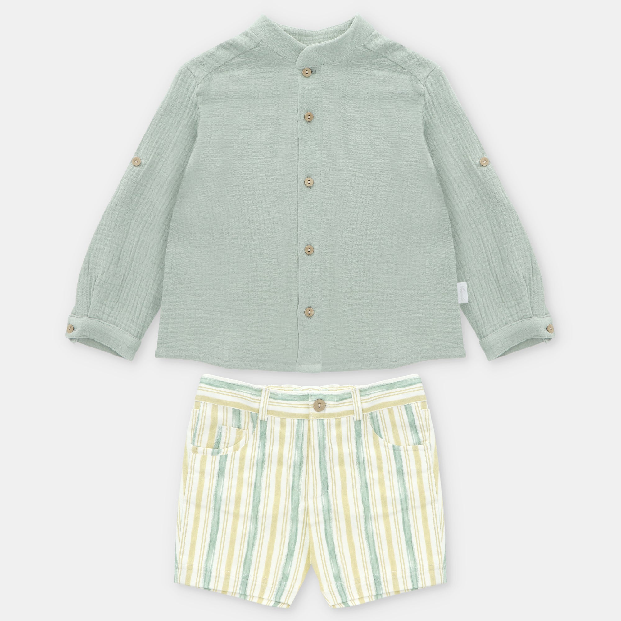 Conjunto camisa verde e calção com riscas para menino da Martín Aranda "Edmonton"