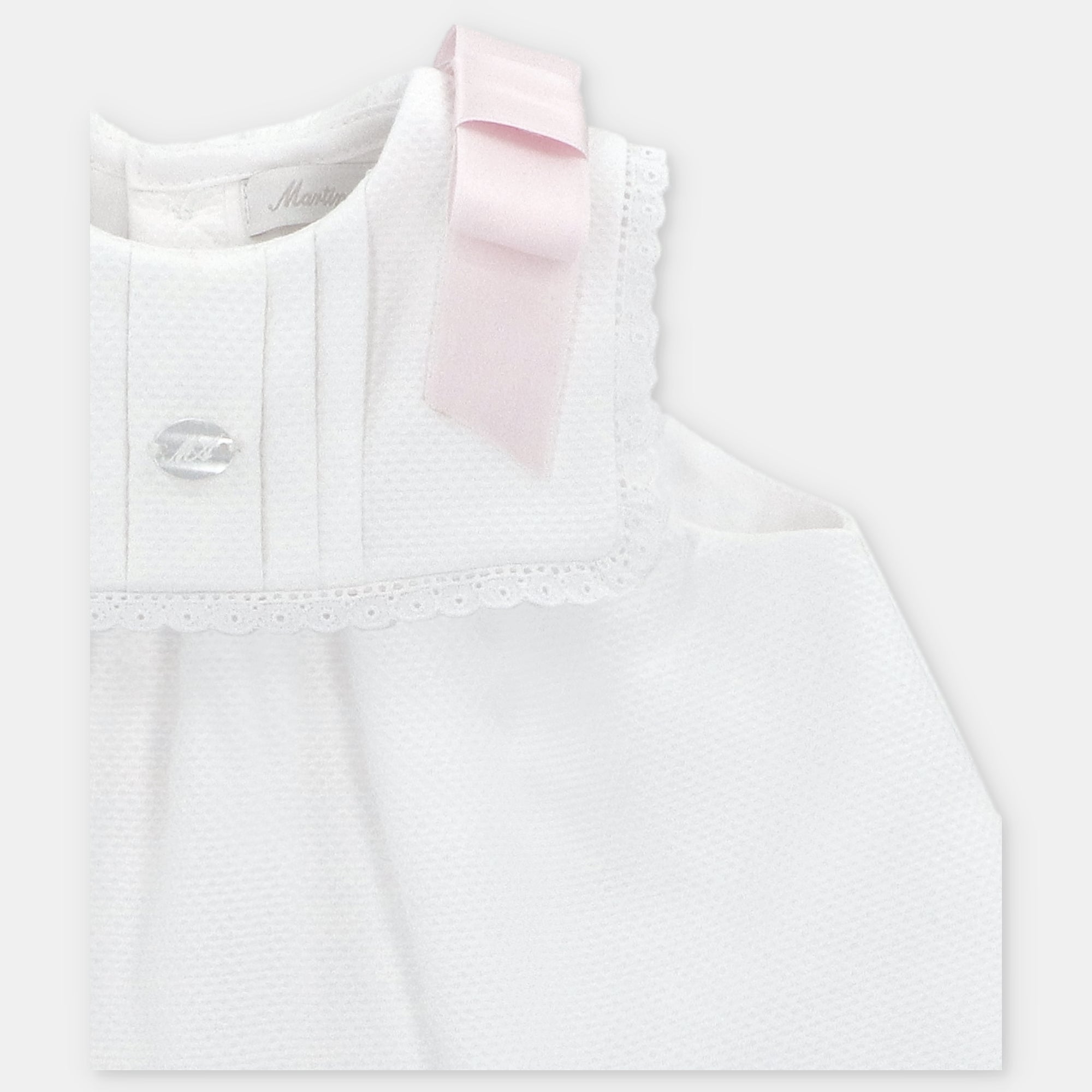 Vestido piqué branco e tapa fralda da Martín Aranda "Montreal"