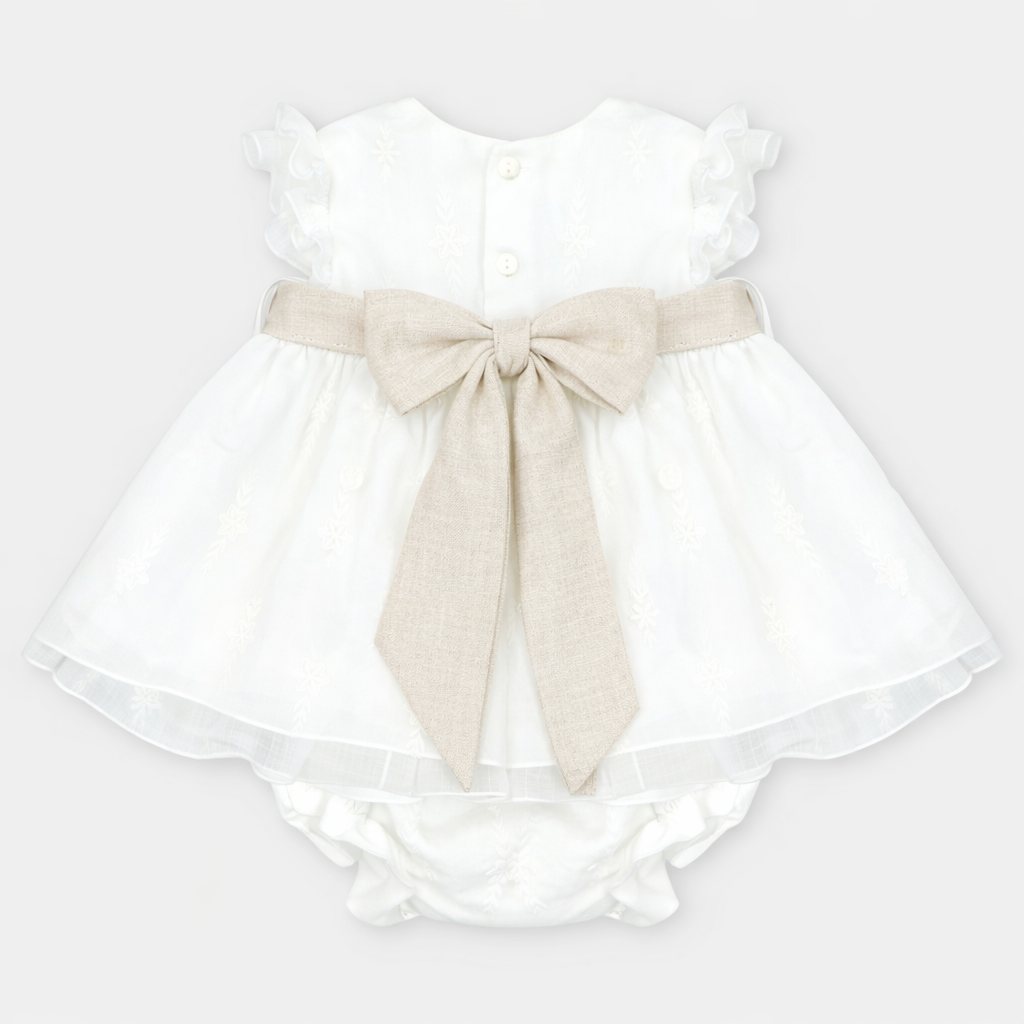 Vestido e tapa fraldas de cerimónia com faixa em bege da Martín Aranda "Victoria"