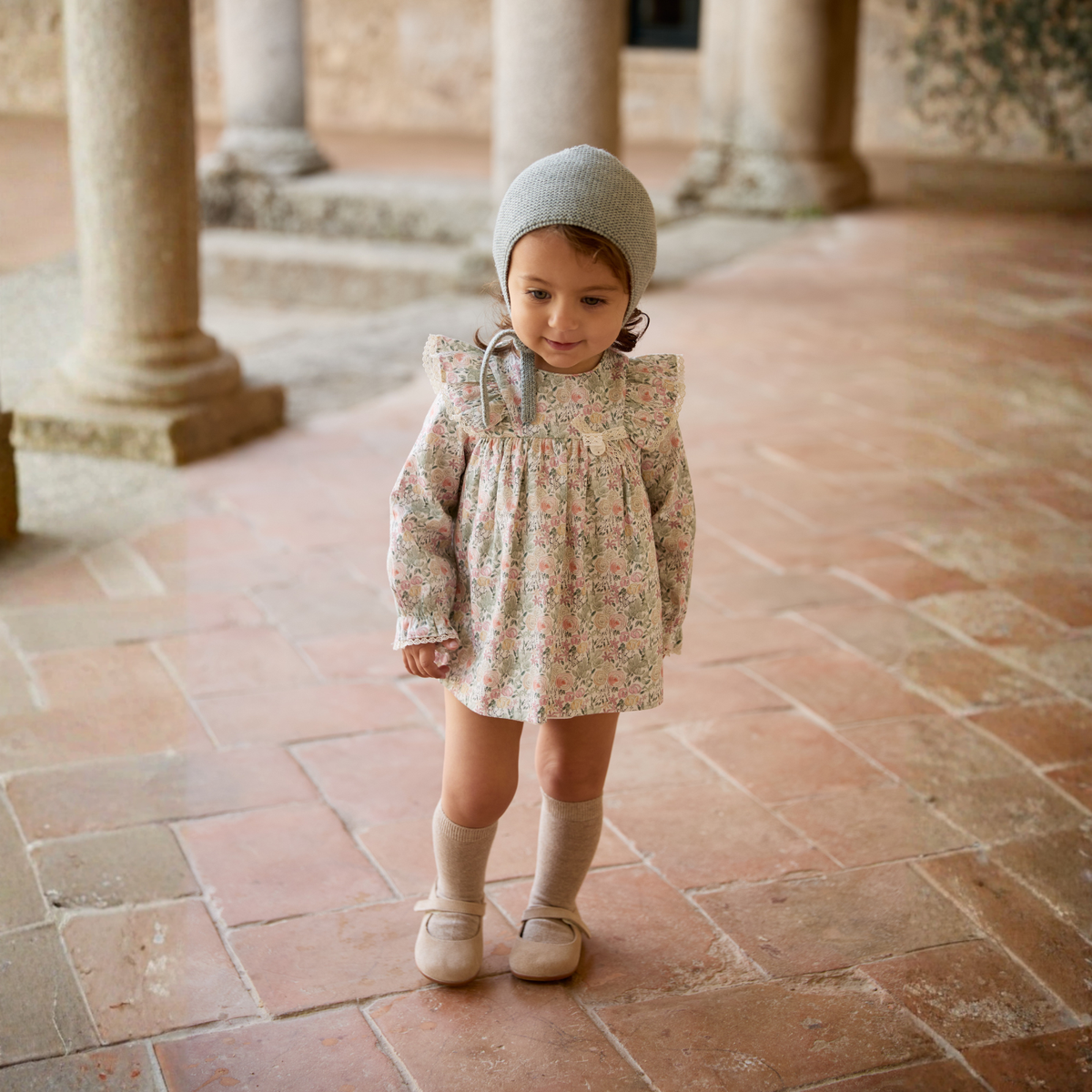 Vestido e tapa fraldas floral da Martín Aranda "Pravia"