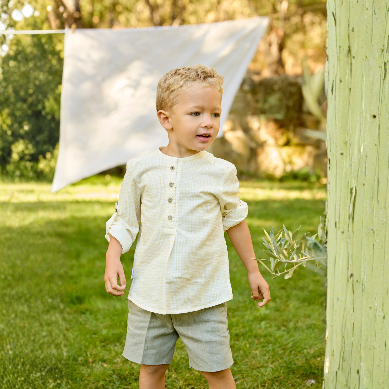 Conjunto camisa vichy amarela e calção linho verde para menino da Martín Aranda "Winnipeg"