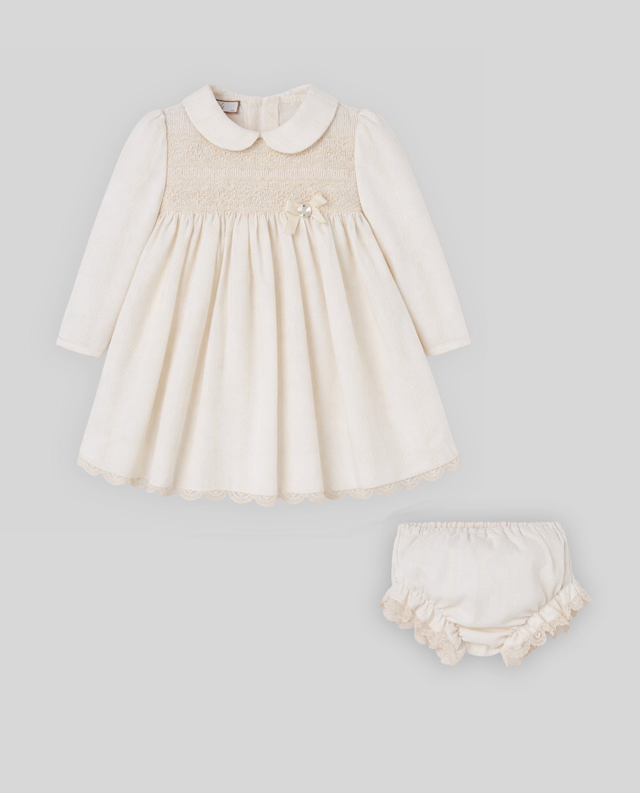 Vestido cerimonia bege e tapa fraldas da Paz Rodriguez "Lua"