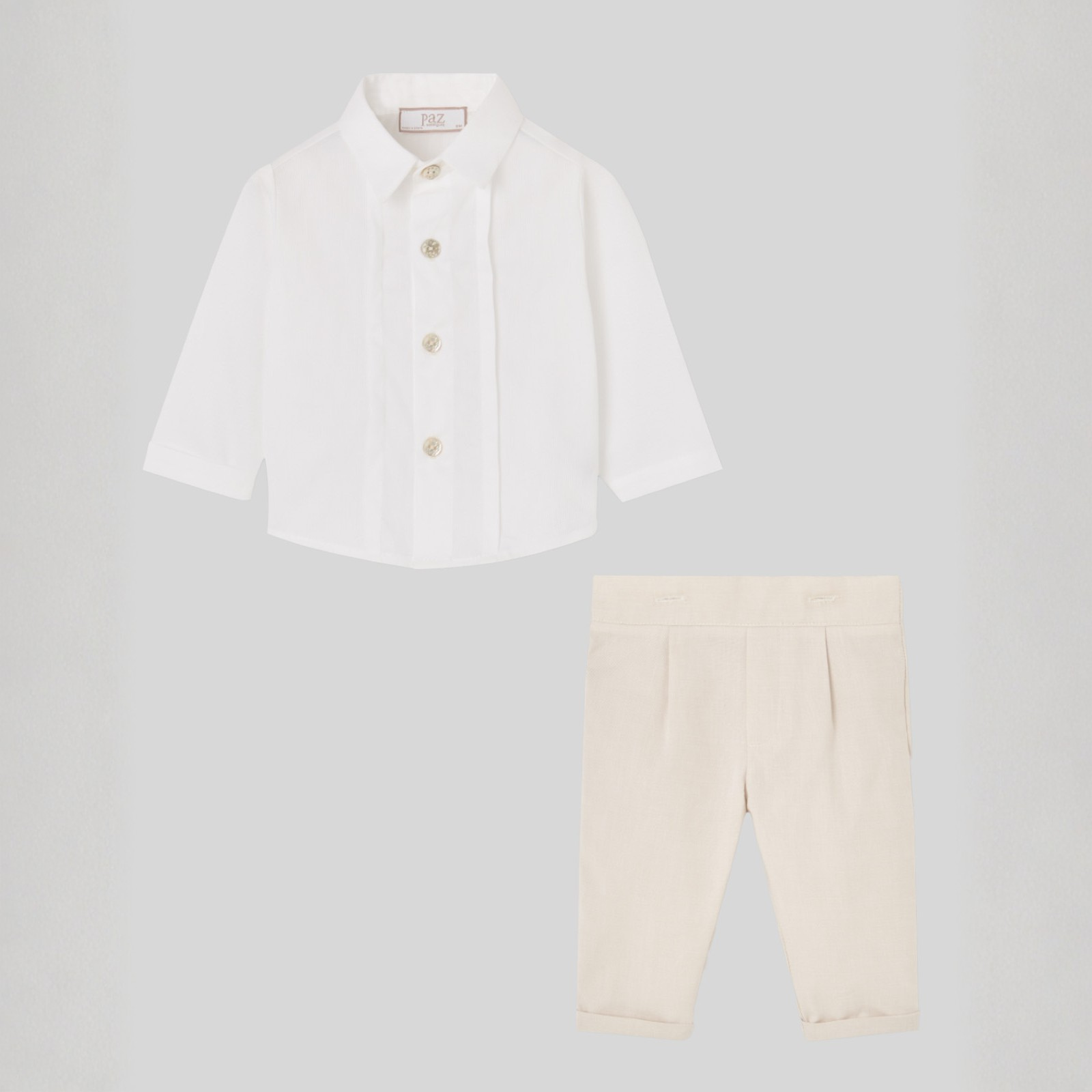 Conjunto camisa branca e calça bege da Paz Rodriguez "Nectar"
