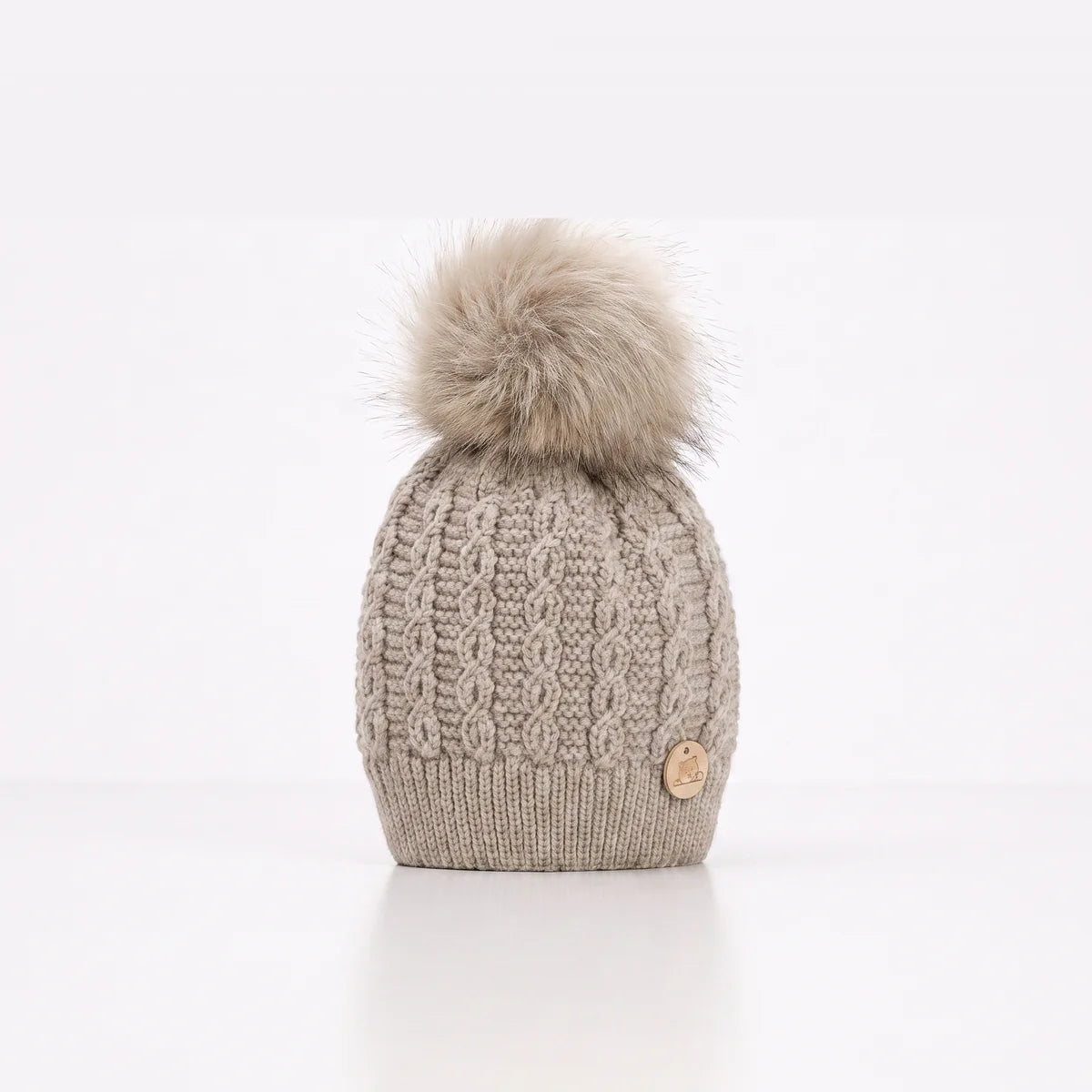 Gorro em malha camel com pompom da Pangasa "Luxury Camel"