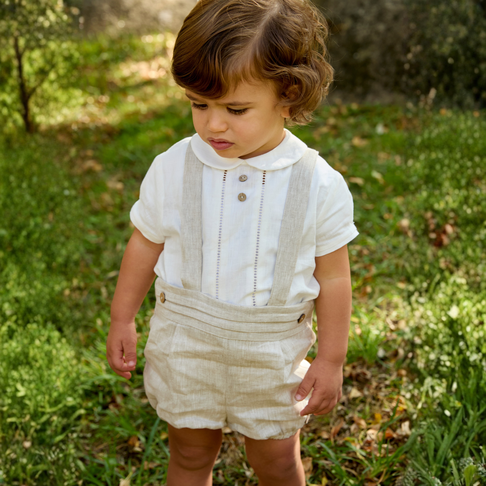 Conjunto blusa pérola e calção com alça bege da Martín Aranda "Vancouver"