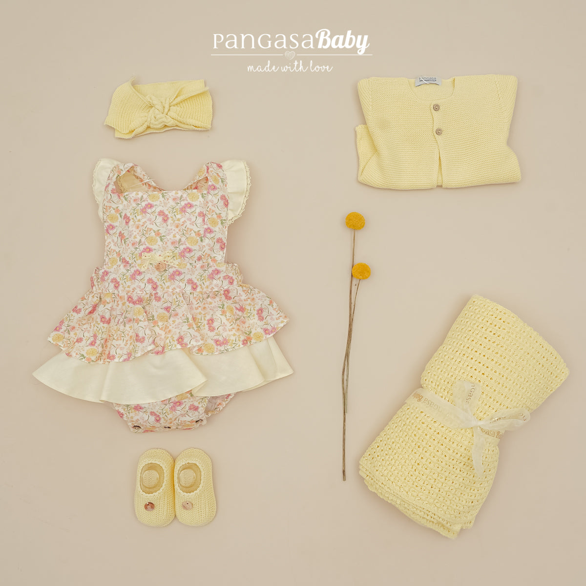 Jardineira para bebe menina com estampado floral da Pangasa