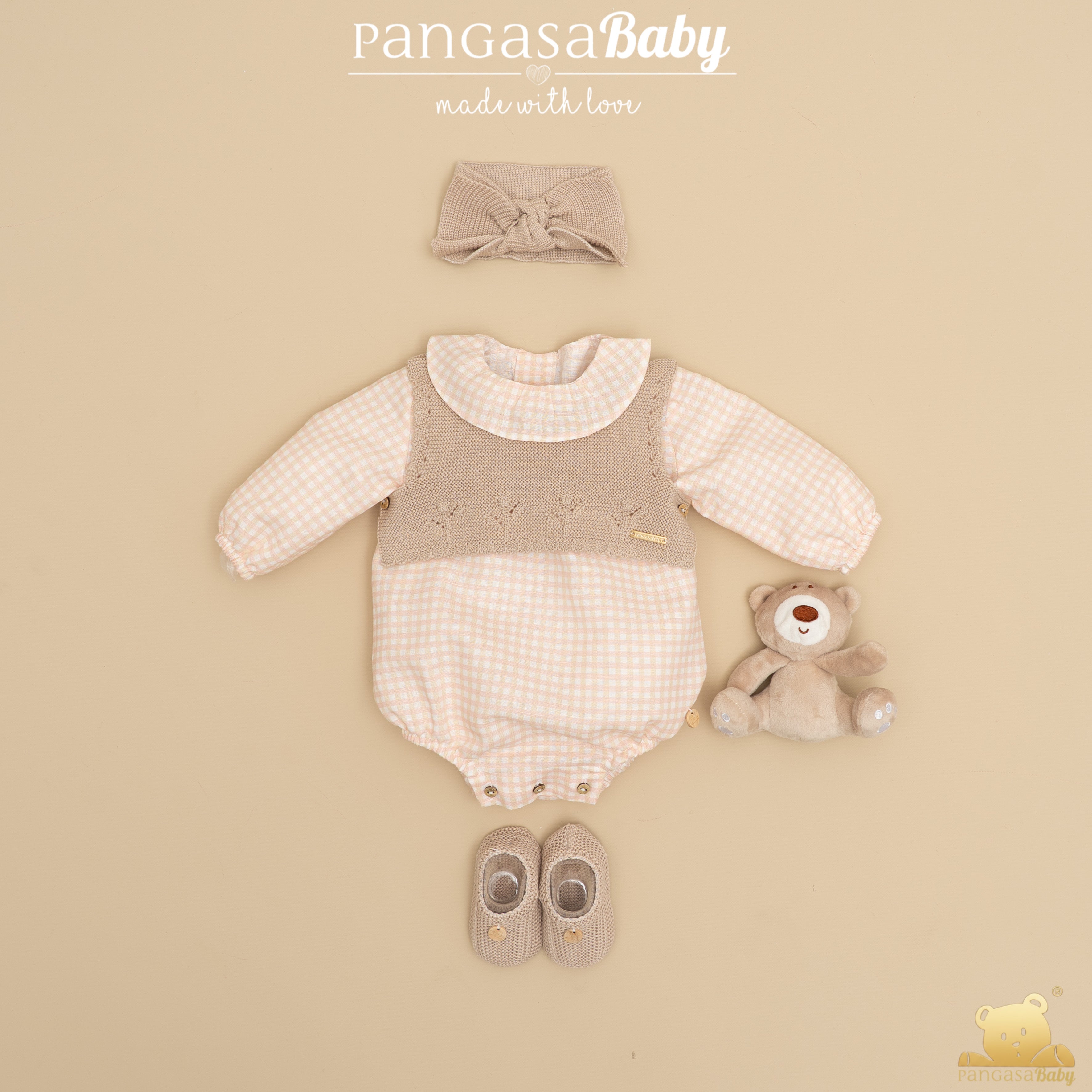 Fofo estampado vichy com colete de malha camel da Pangasa