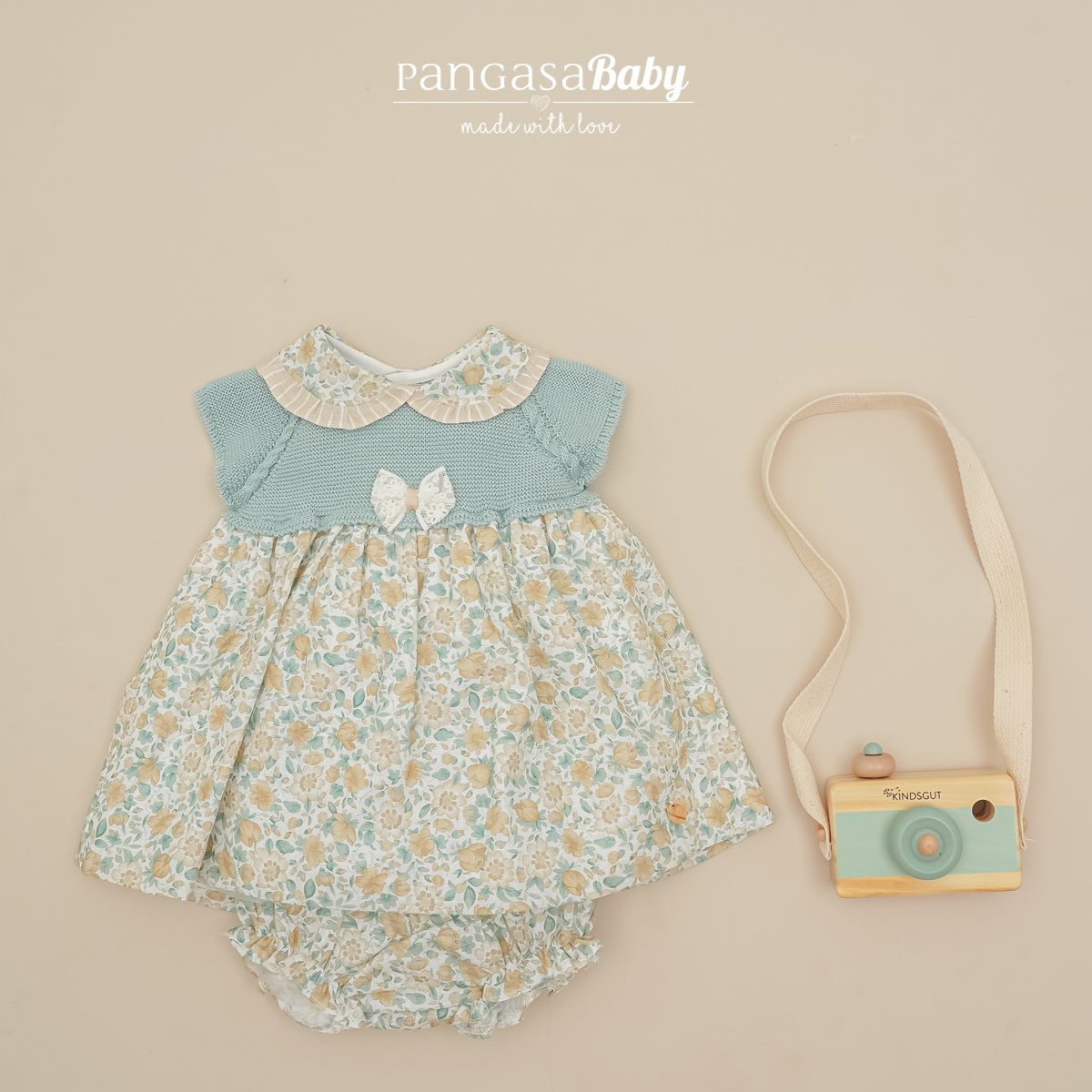 Vestido combinado e tapa fraldas com estampado floral da Pangasa