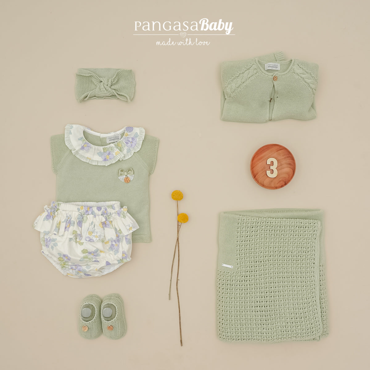 Conjunto camisola verde e tapa fraldas com flores da Pangasa "Brote"