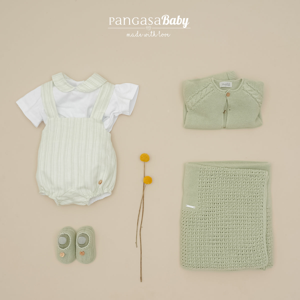 Conjunto t-shirt com gola e jardineira riscas verde da Pangasa