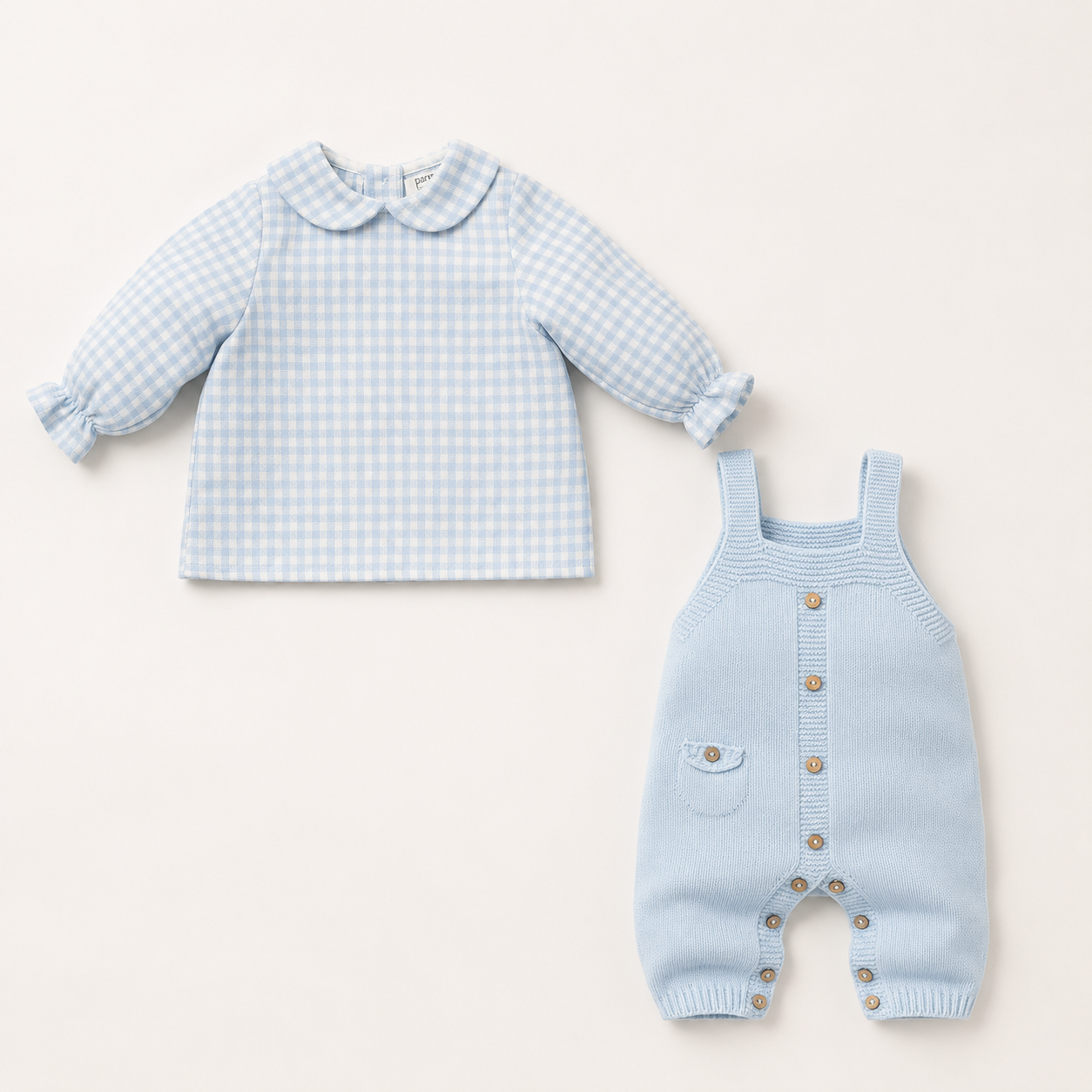 Conjunto jardineira azul e blusa vichy da Pangasa "Soft"