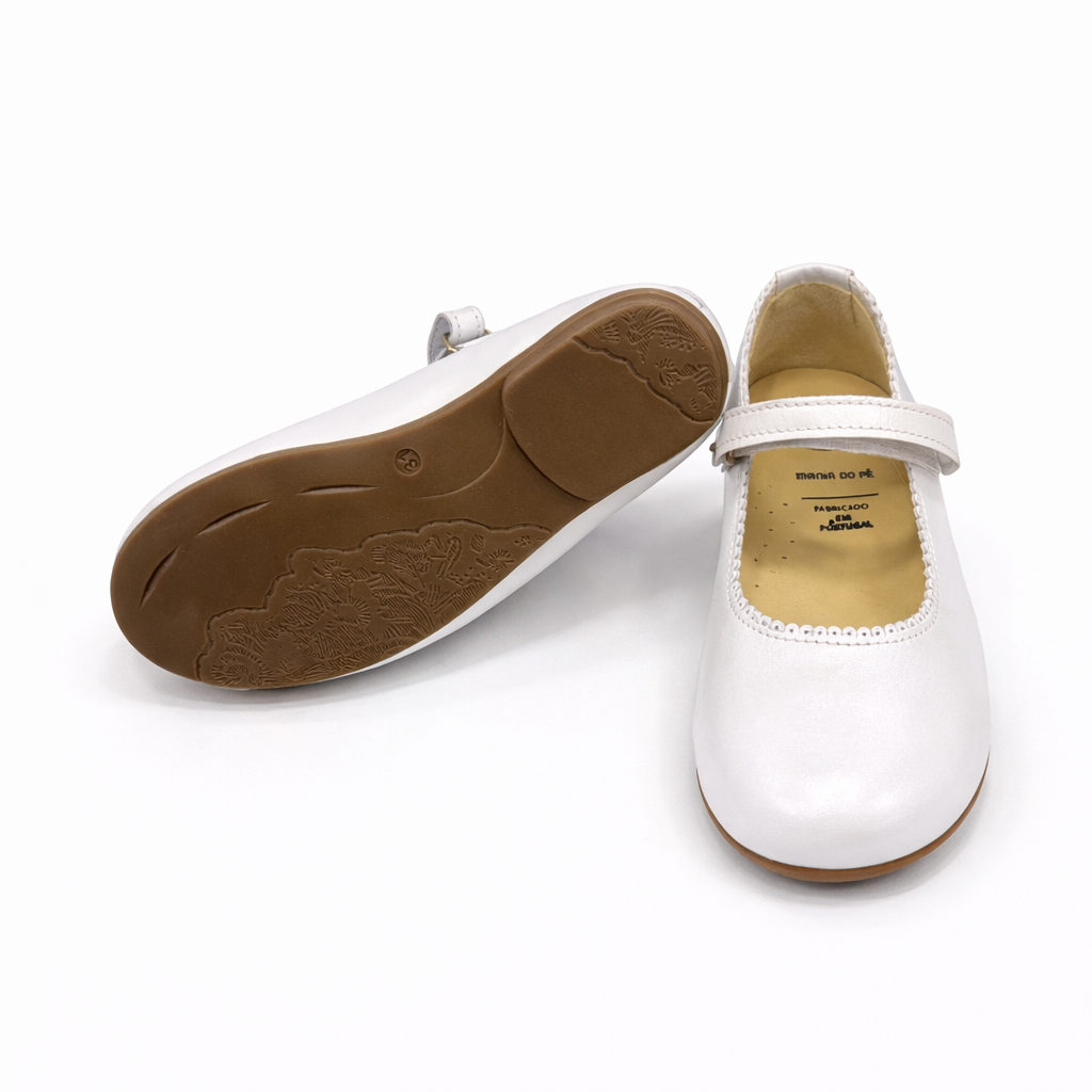 Sapato branco com velcro da Mania do Pé