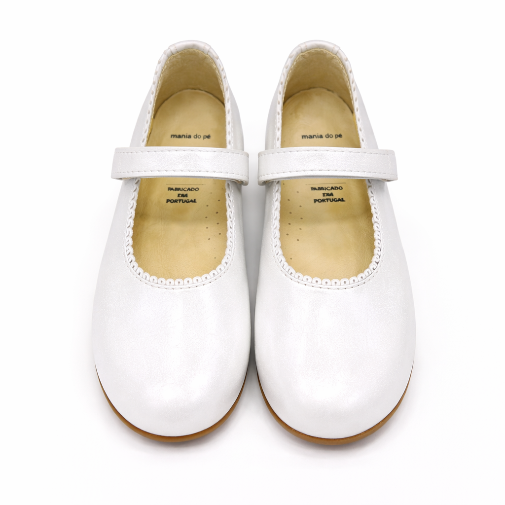Sapato branco com velcro da Mania do Pé
