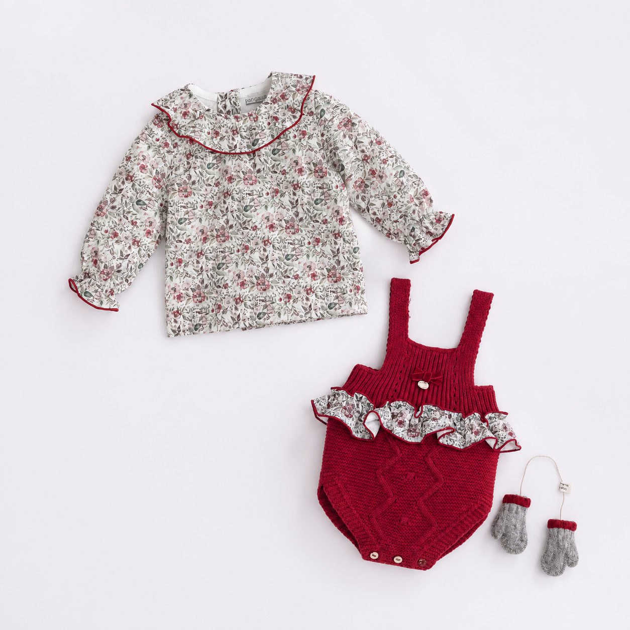 Conjunto blusa estampada e jardineira malha grená da Pangasa "Cherry"