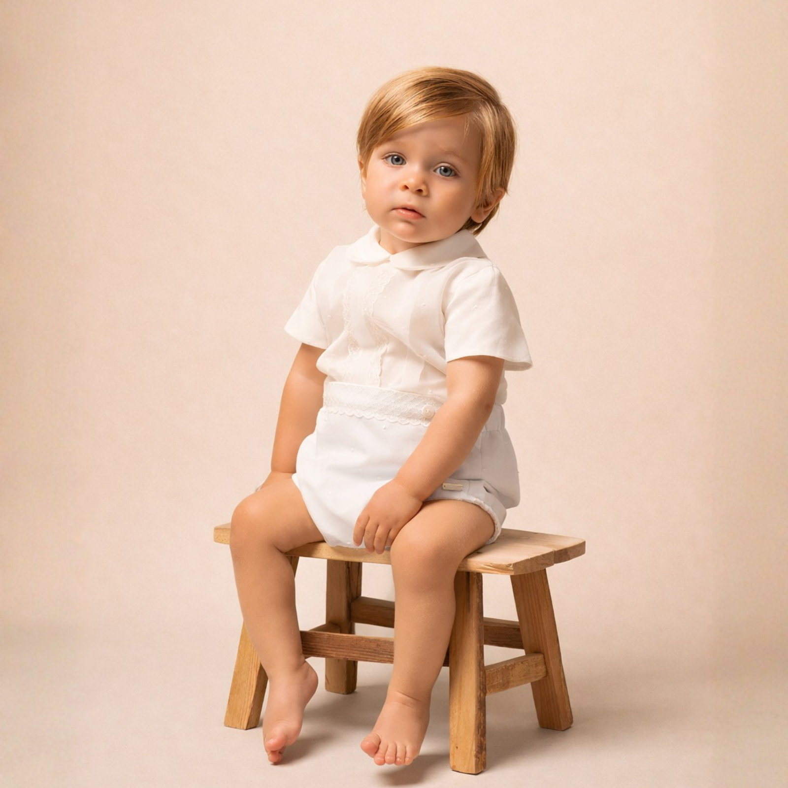 Conjunto blusa e calção pérola cerimónia com pontinhos e rendas da Niseret