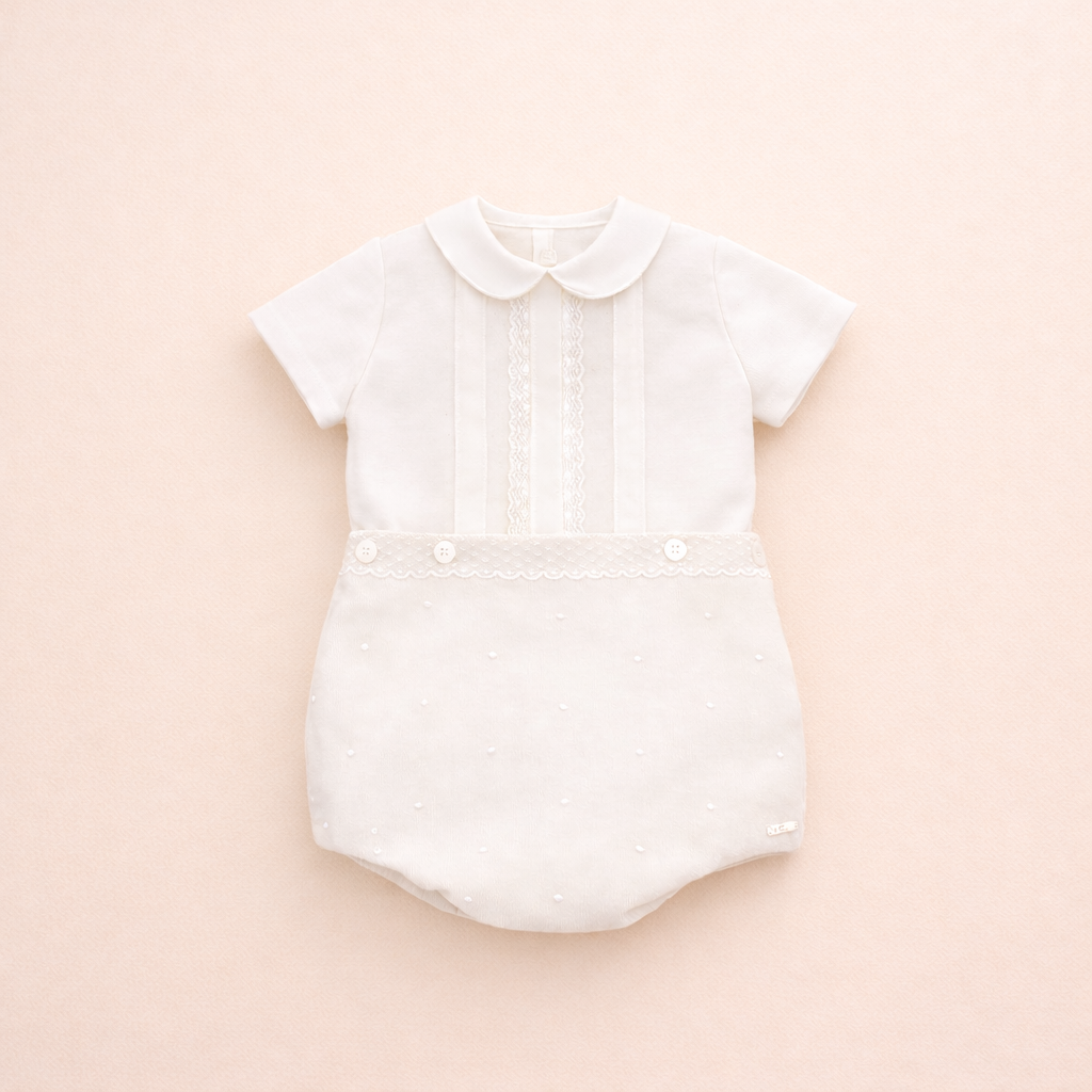 Conjunto blusa e calção pérola cerimónia com pontinhos e rendas da Niseret