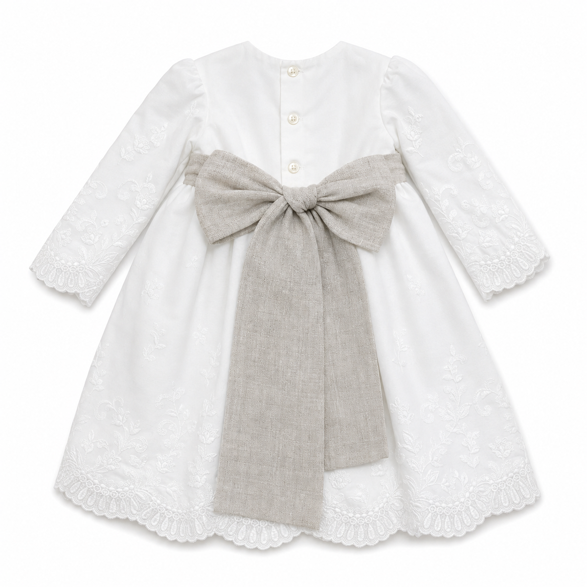 Vestido com tapa fralda e touca cerimónia tule bordado e faixa bege da Niseret