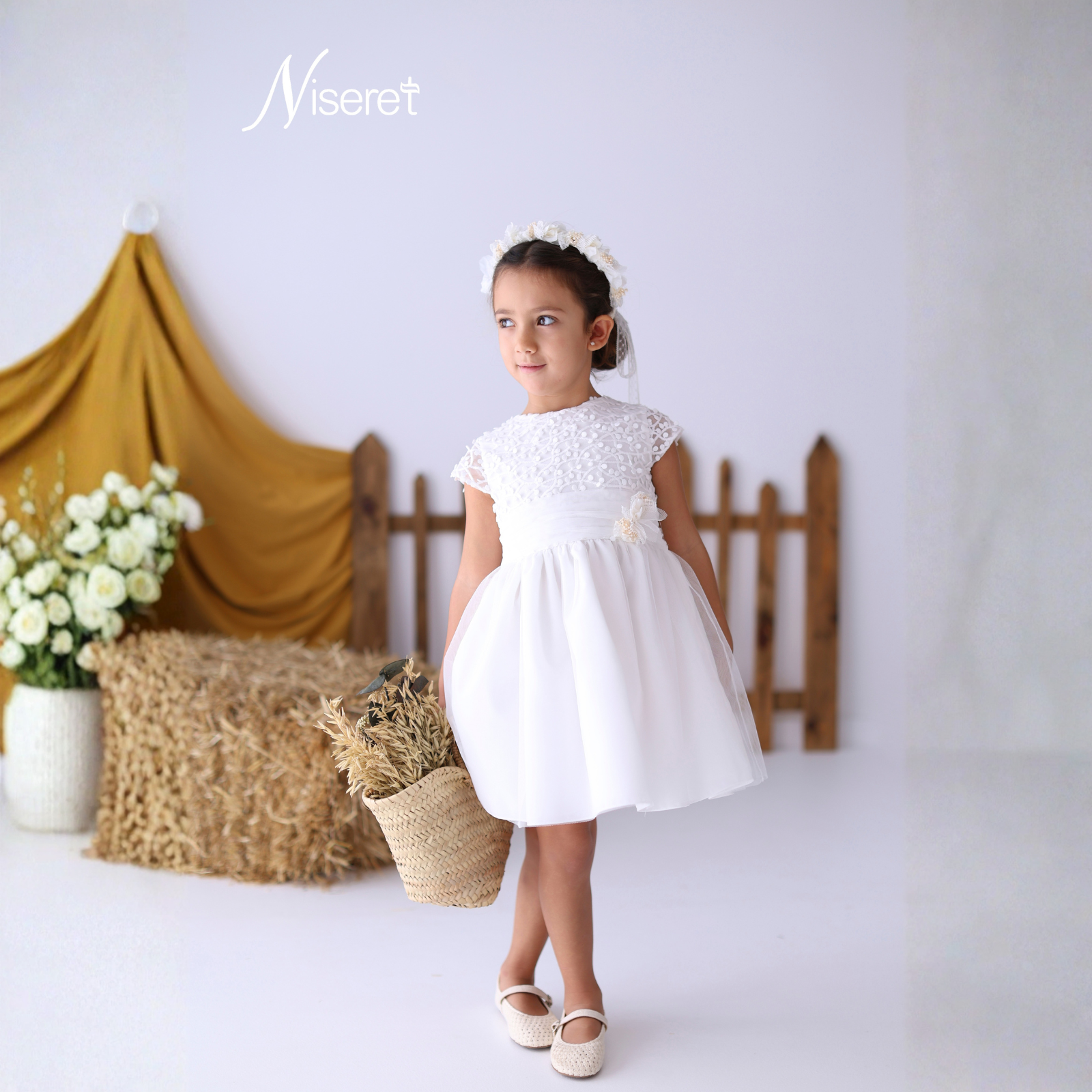 Vestido cerimónia pérola com faixa em tule perola da Niseret