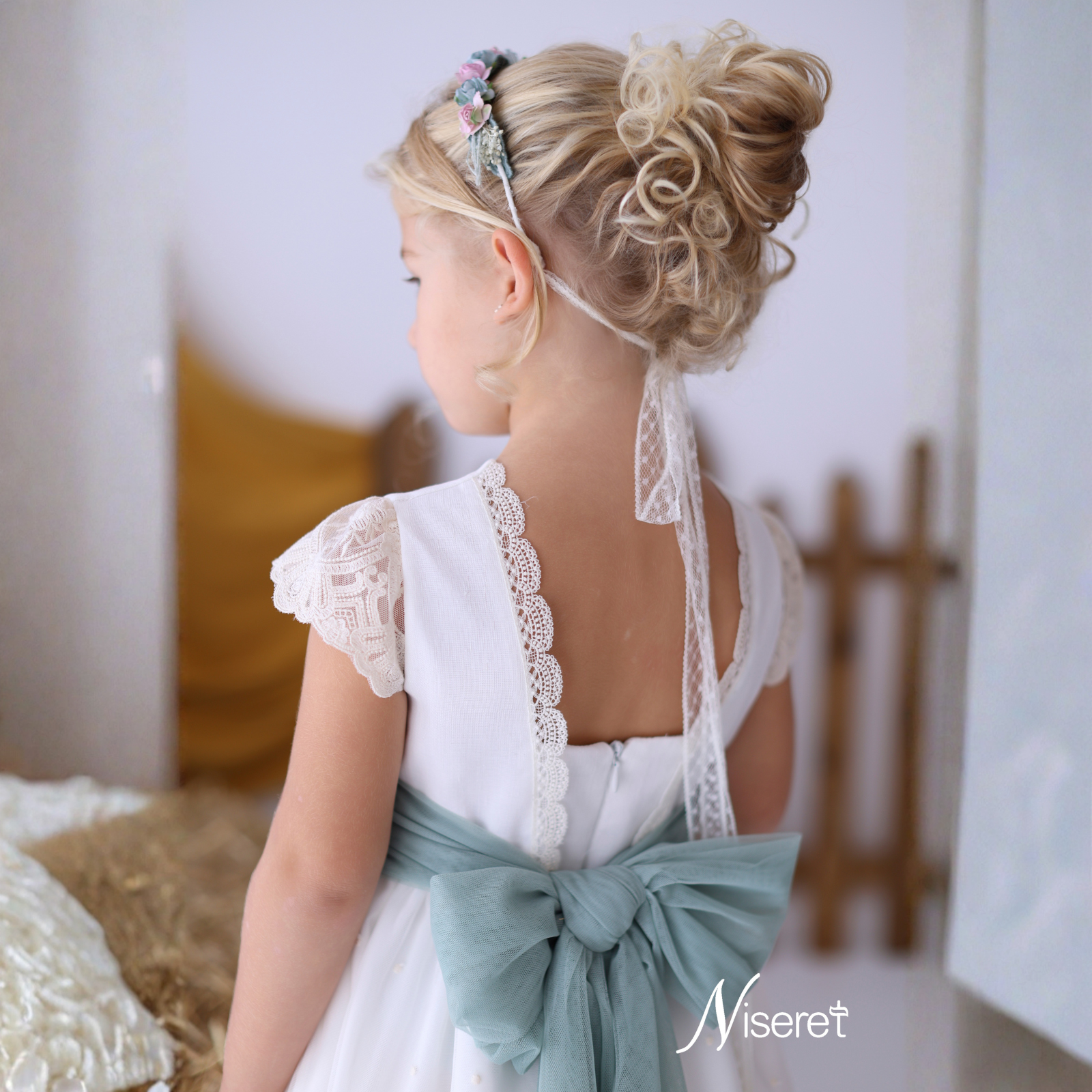 Vestido cerimónia menina em tule com faixa verde da Niseret