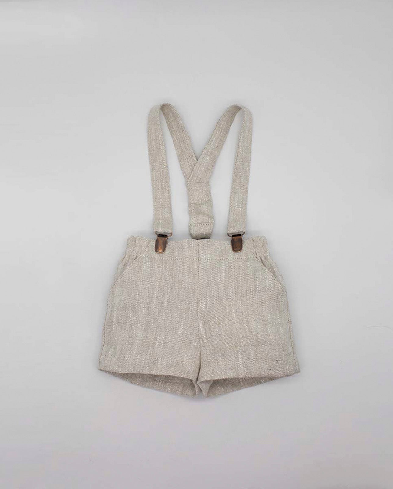 Calção com alças em linho bege da Fina Ejerique