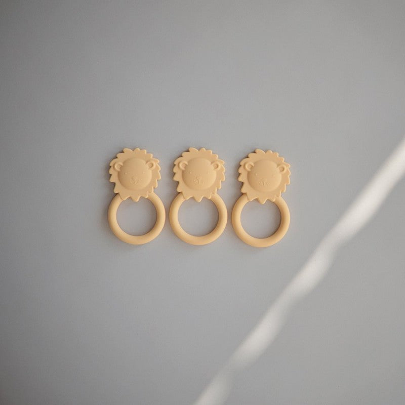 mordedor-silicona-lion-soft-yellow-118x72x1-cm