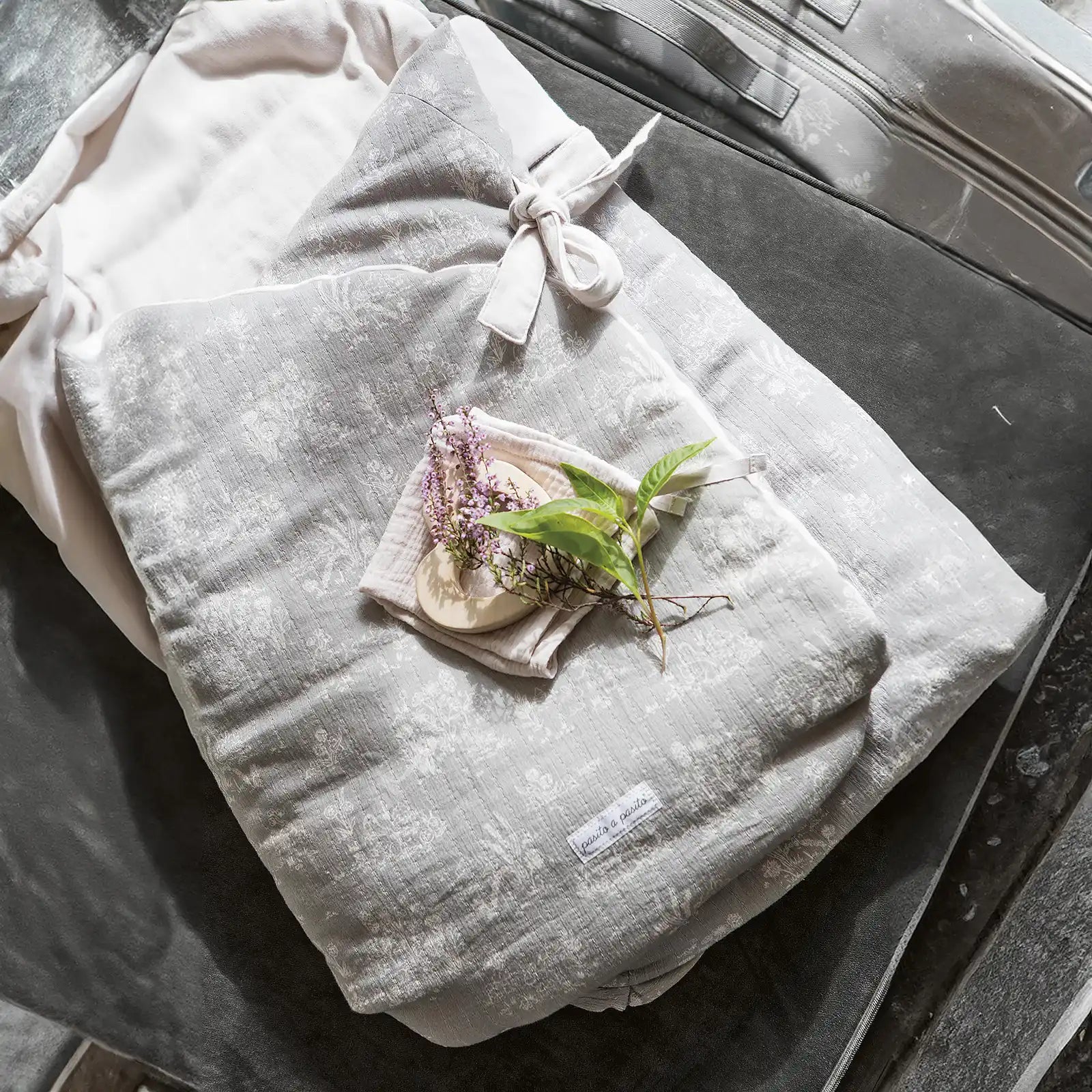 Toile-de-Jouy-Forest-Saco-Capucha_a