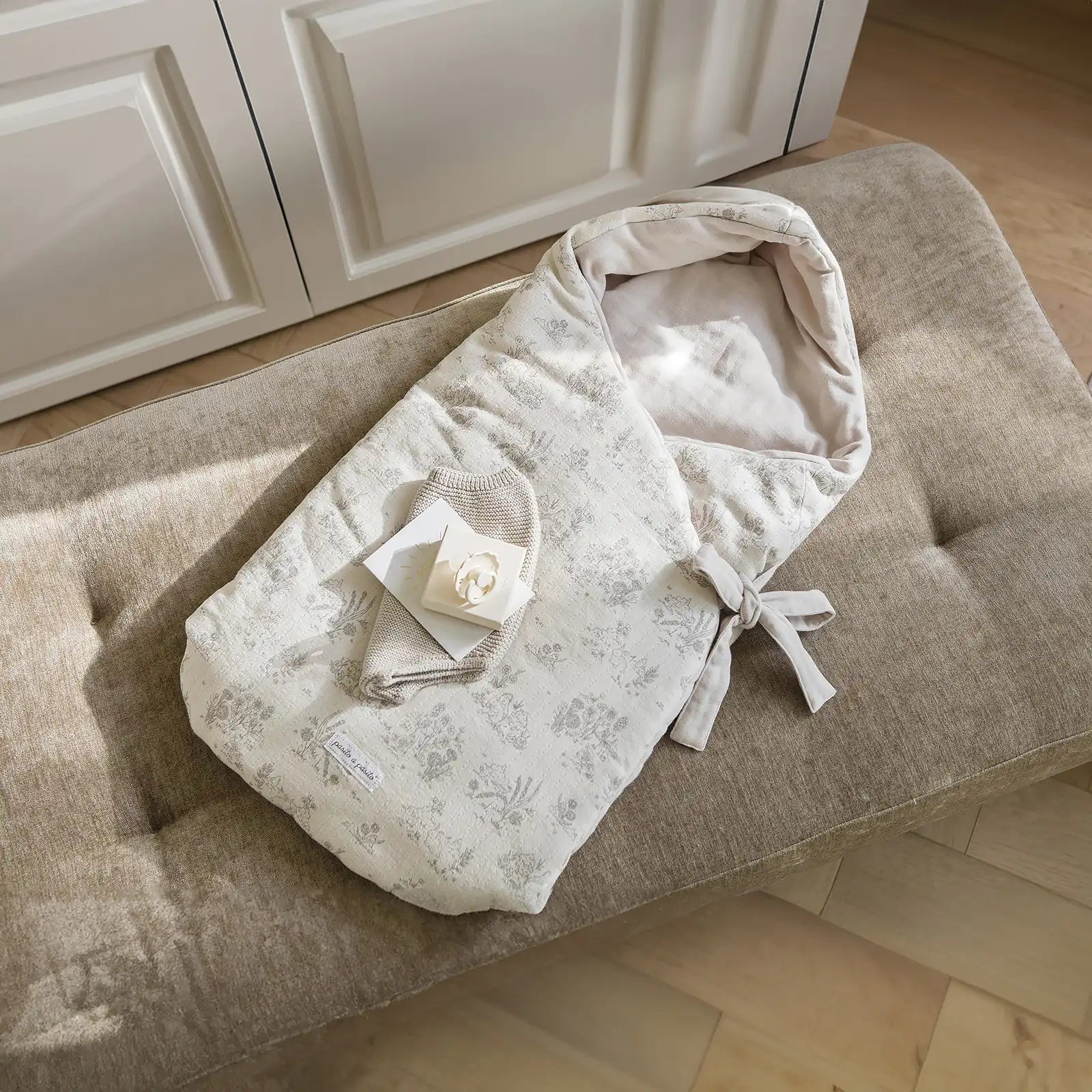 Toile-de-Jouy-Cream-Saco-Capucha_a