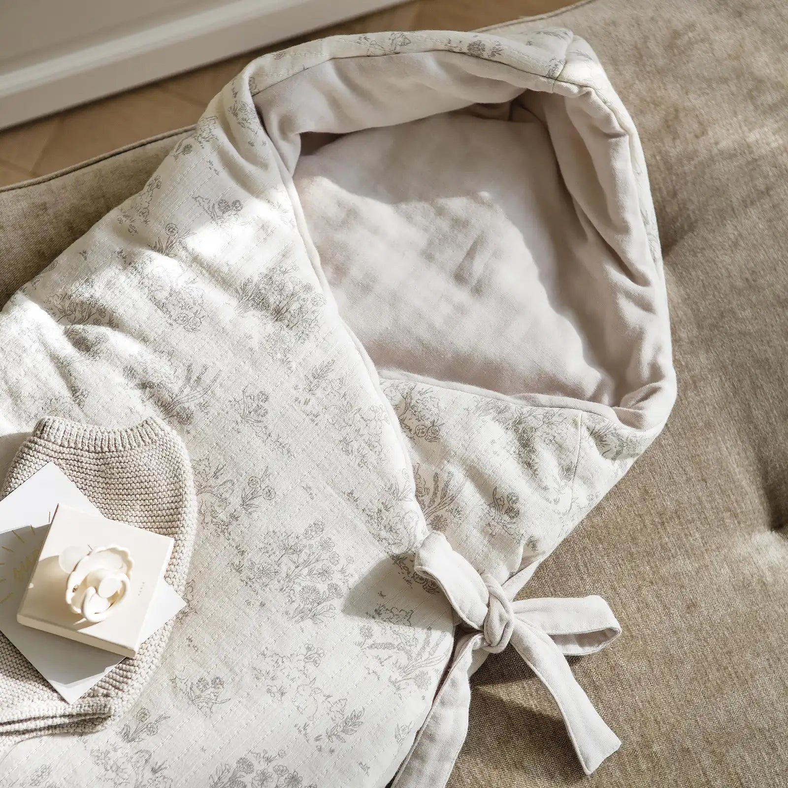 Toile-de-Jouy-Cream-Saco-Capucha_b