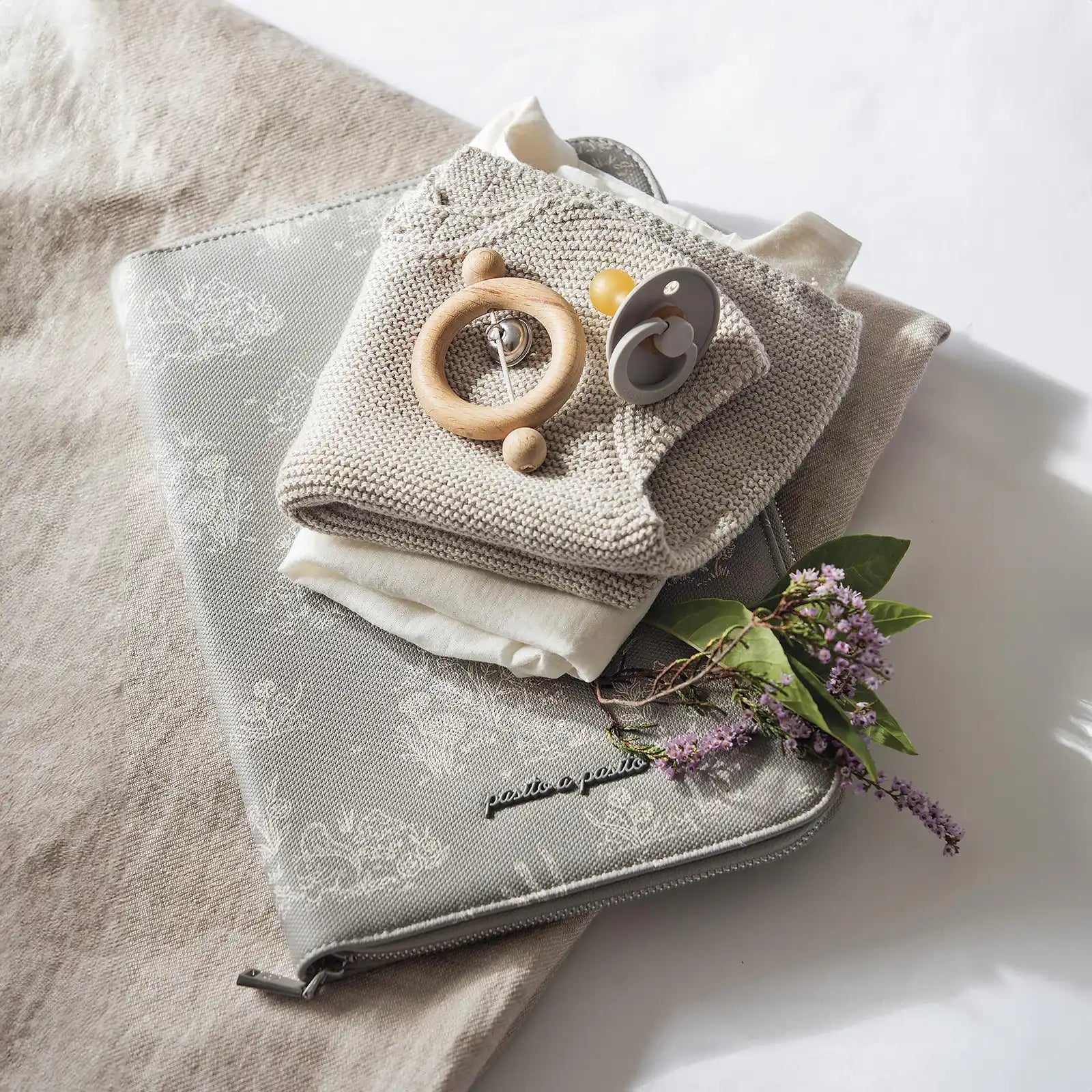 Toile-de-Jouy-Forest-Portadocumentos-Bebe_a