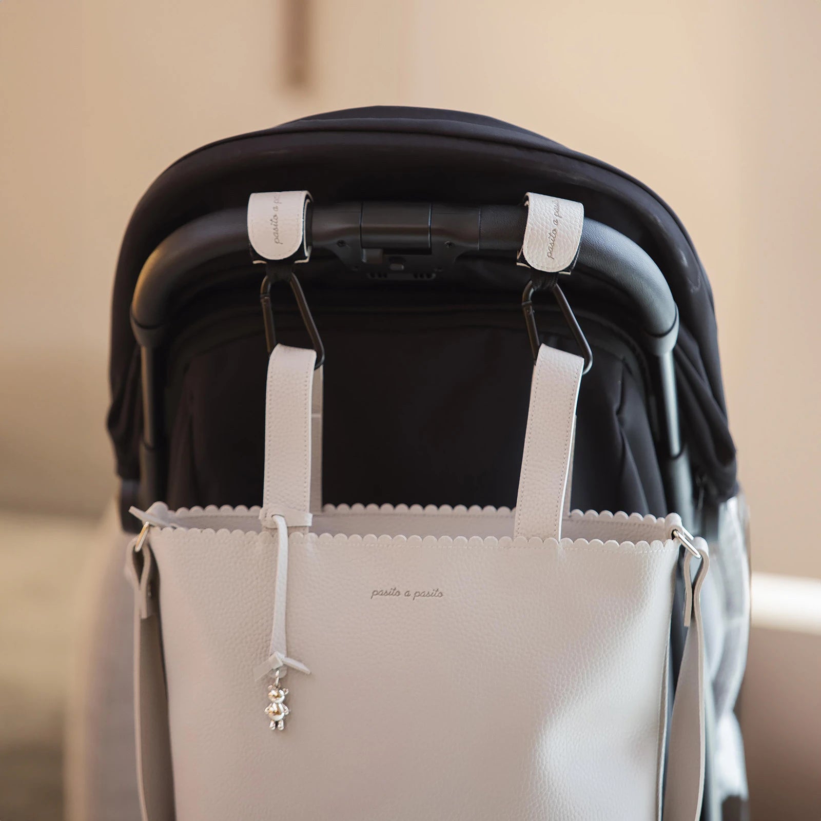 ICONIC-CROSSBODYGANCHO-GRIS_b