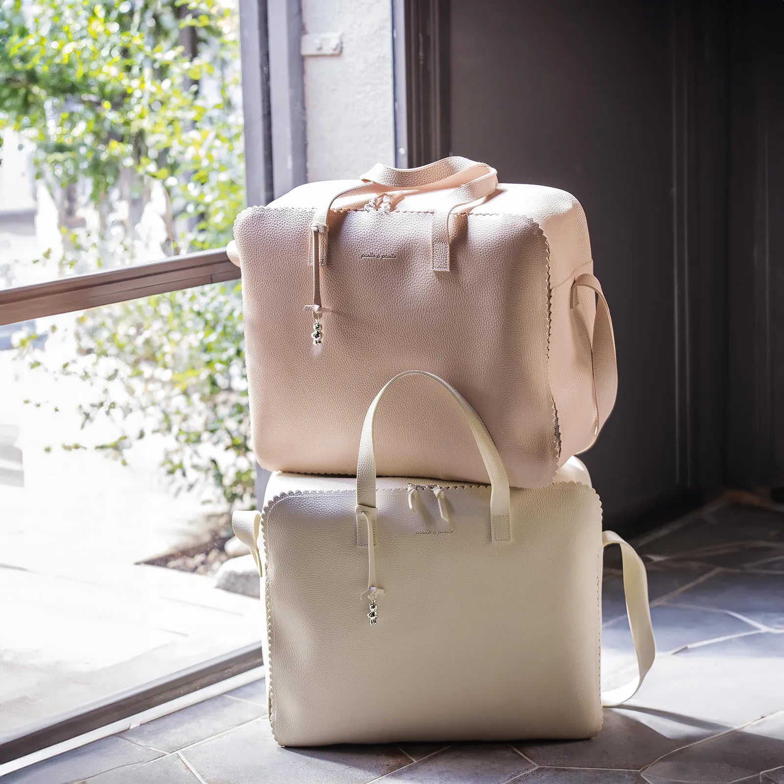 ICONIC-MALETA-ROSA-Y-BEIGE_a