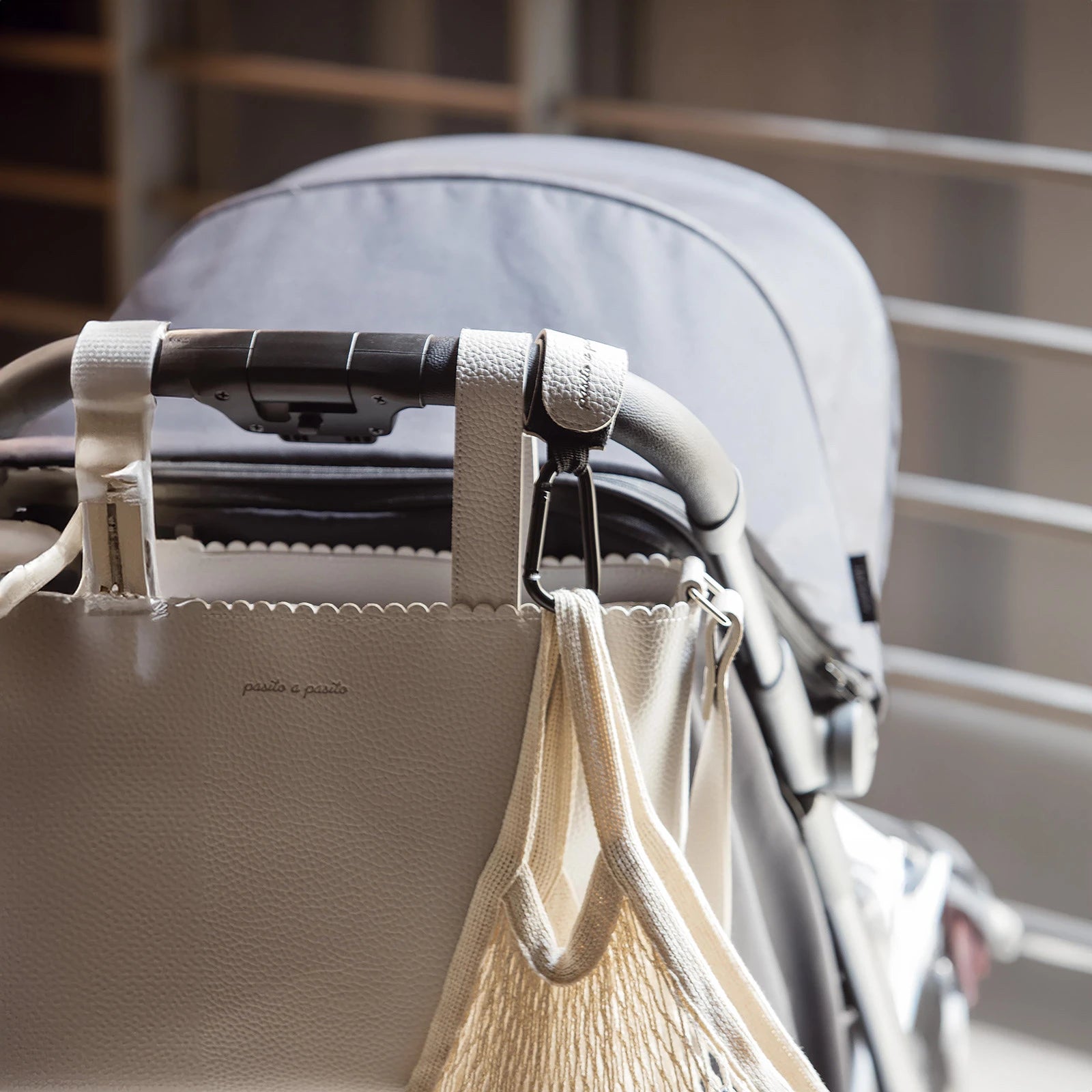 ICONIC-CROSSBODYGANCHO-BEIGE_a