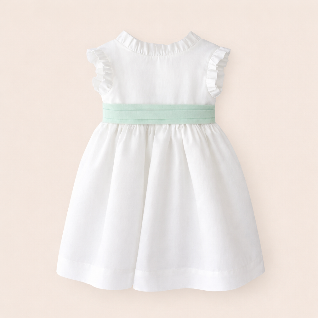 Vestido em linho pérola com faixa verde água da Niseret