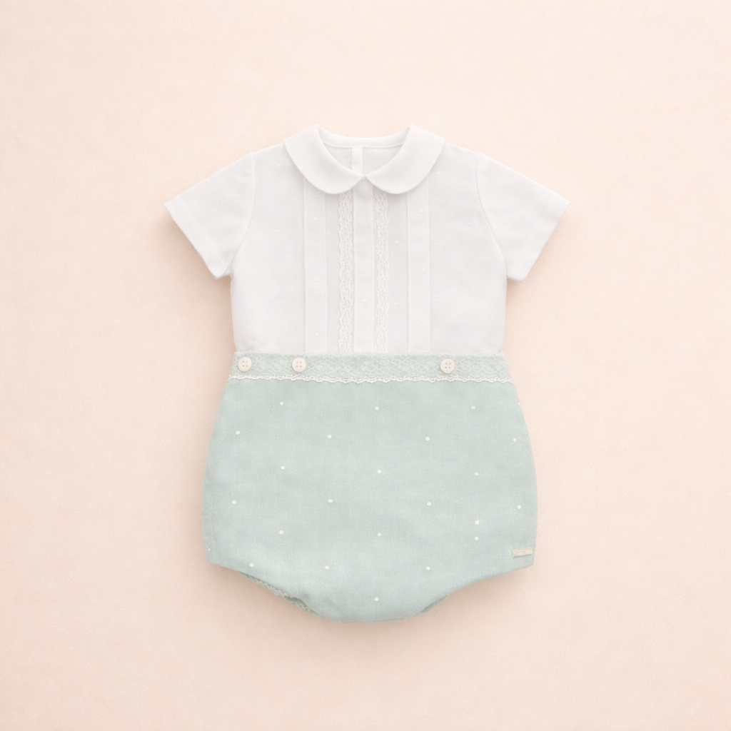 Conjunto blusa e calção verde cerimónia com pontinhos e rendas da Niseret