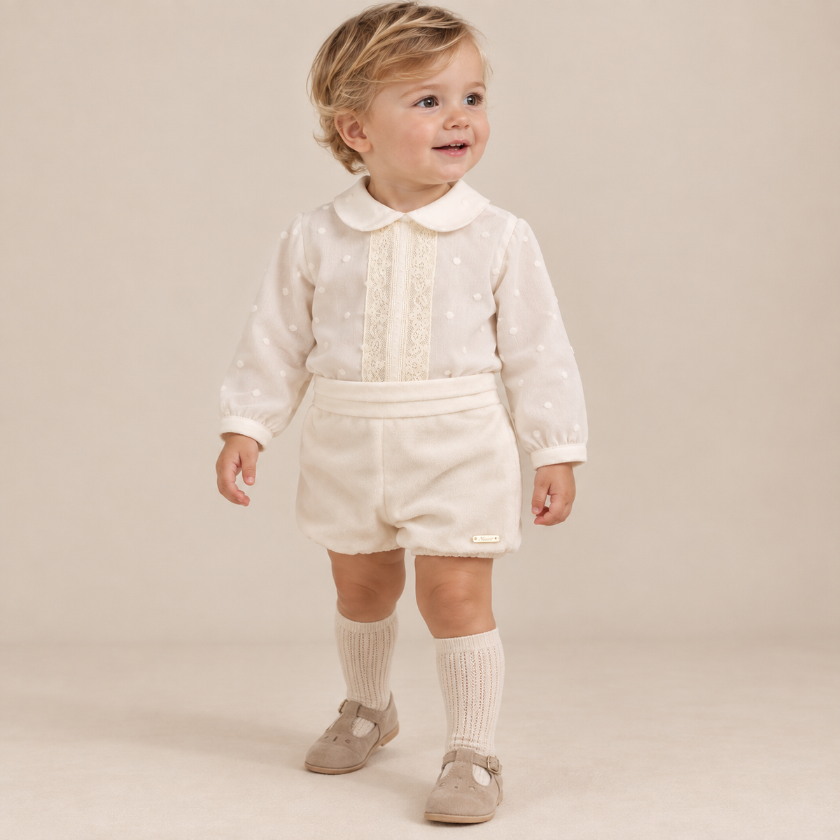 Conjunto blusa e calção de cerimónia da Niseret