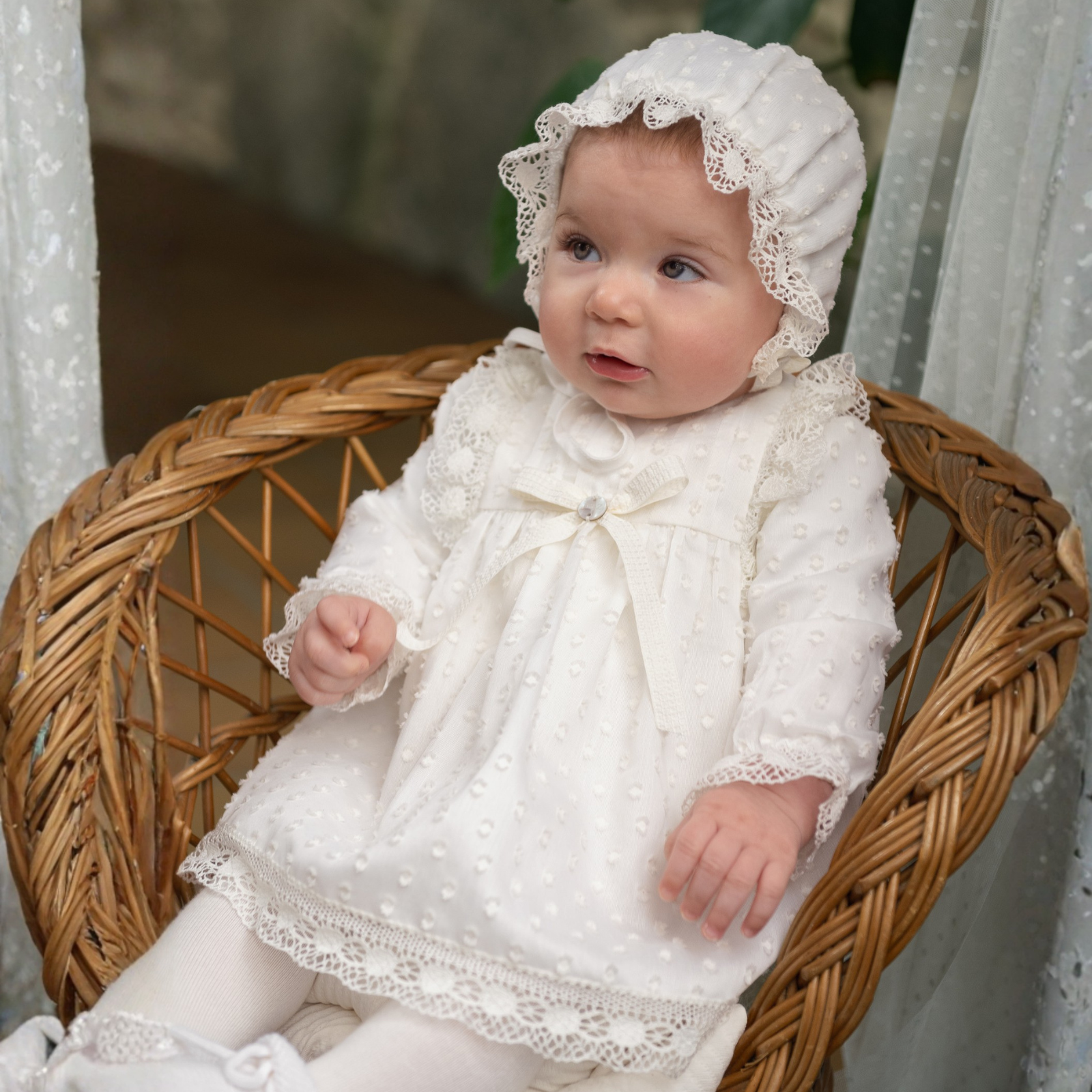 Vestido cerimonia e tapa fraldas da Paz Rodriguez "Paz"