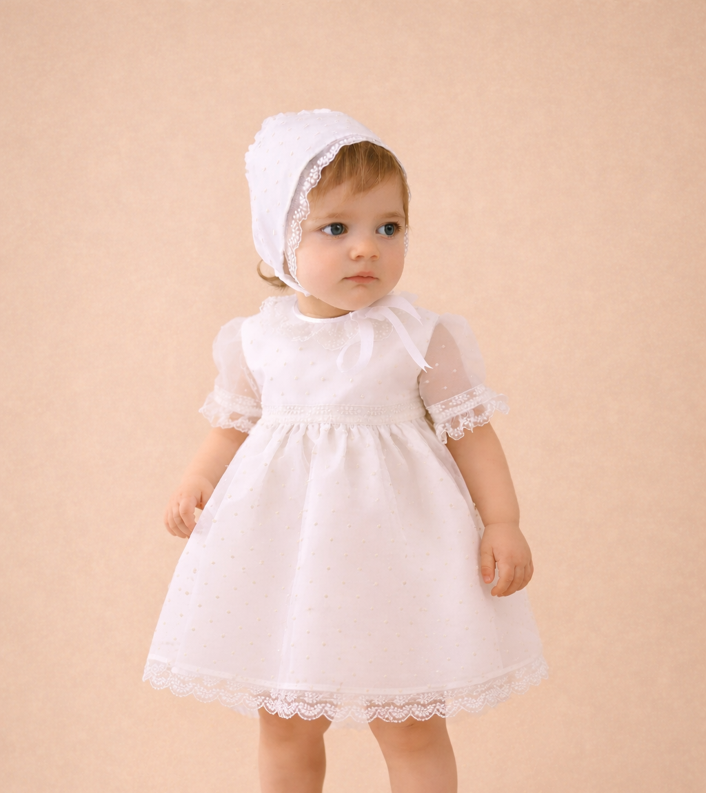 Vestido com tapa fralda e touca em organza com pontinhos da Niseret