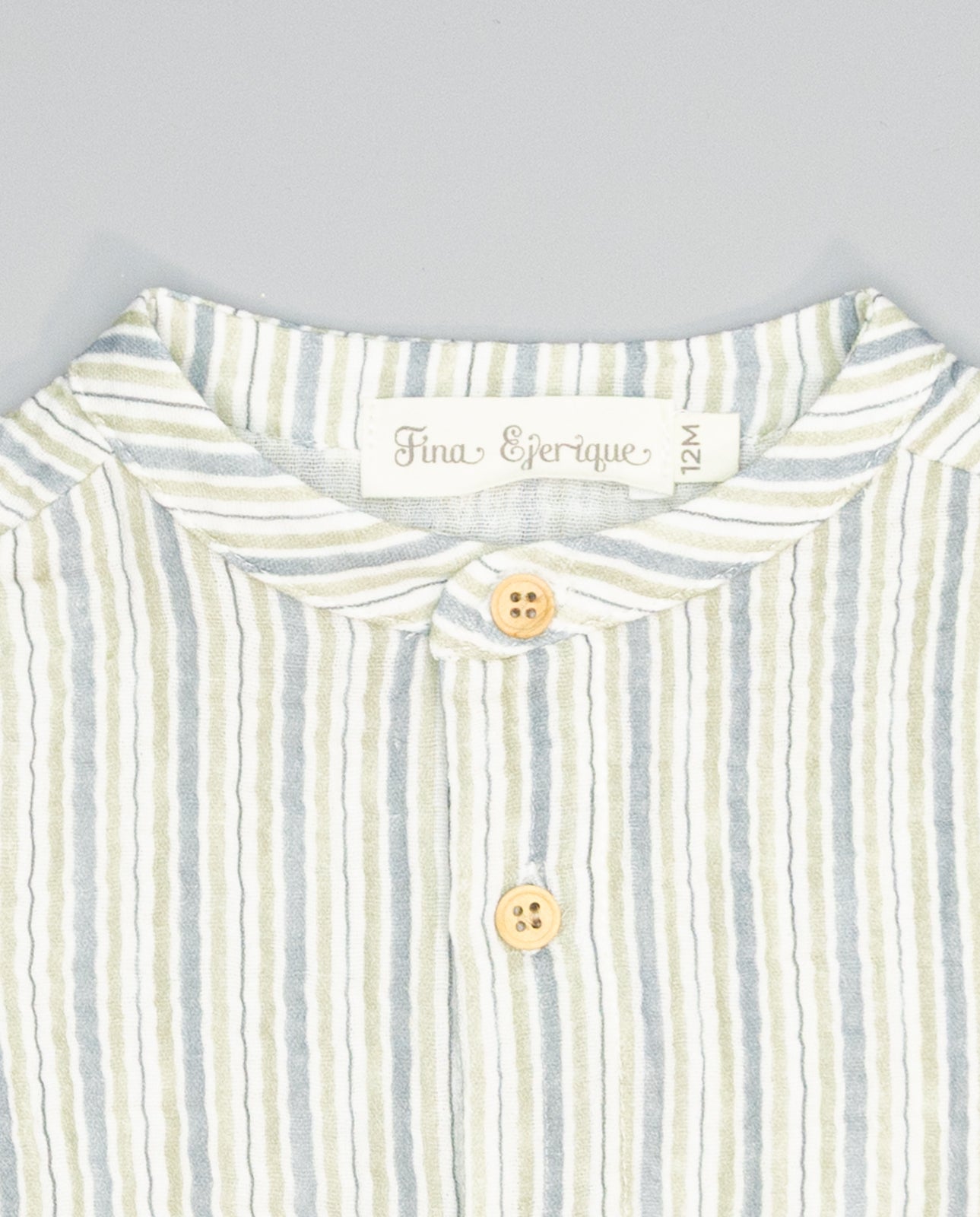 Conjunto Camisa em listras azuis e bege para menino da Fina Ejerique " Jade oak"