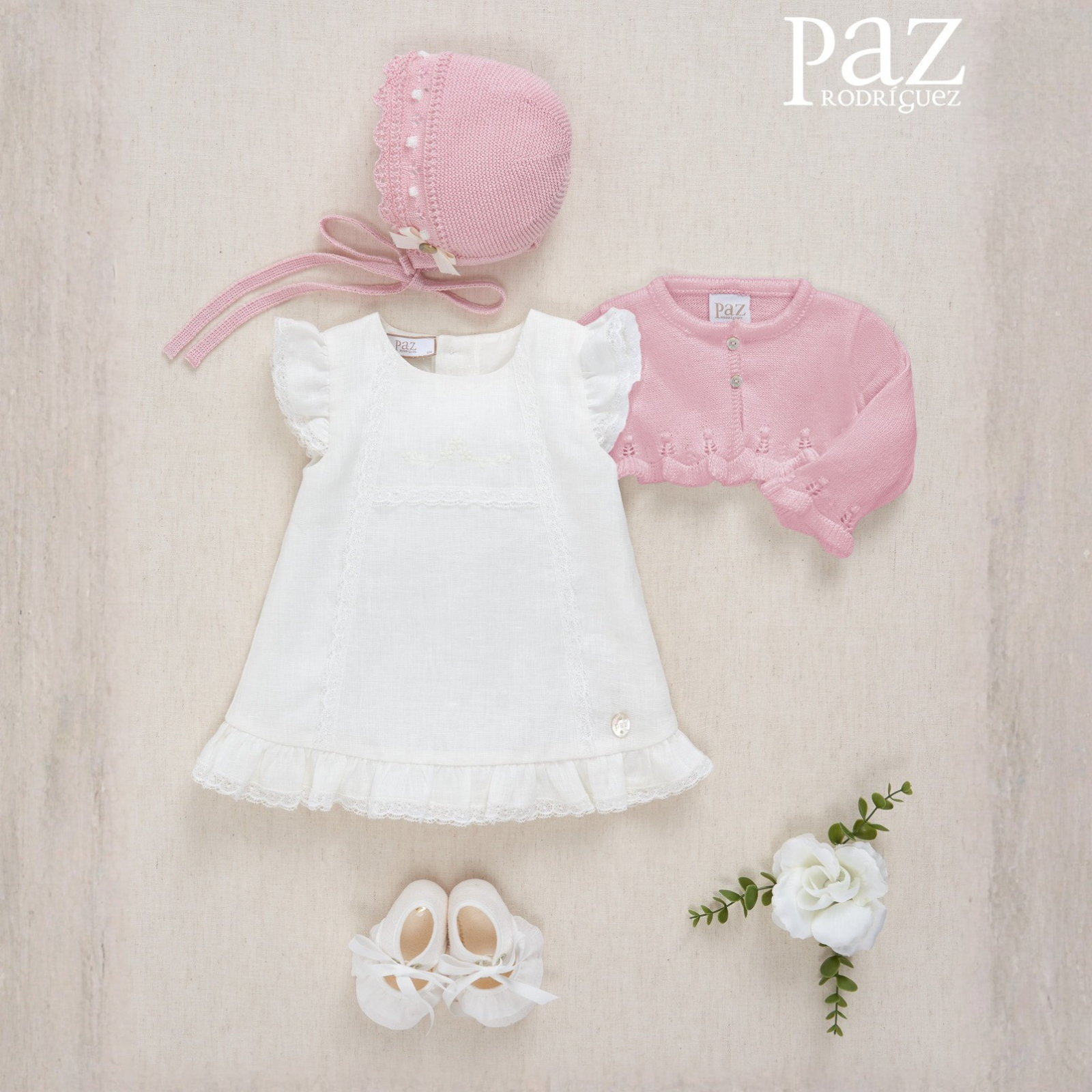 Vestido e tapa fralda de cerimónia da Paz Rodriguez "Alegra"