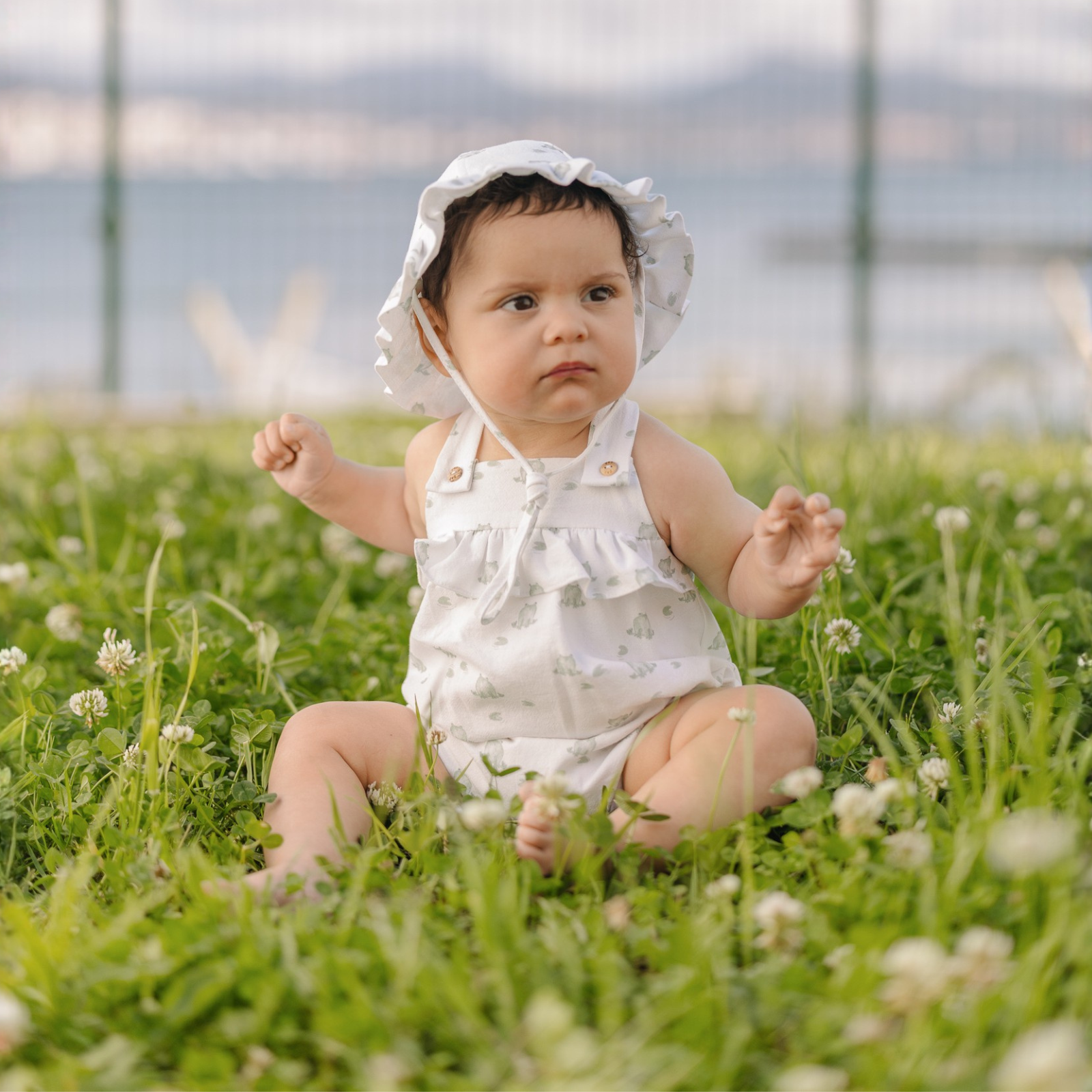 Fofo branco e padrão verde da Paz Rodriguez "Noray"