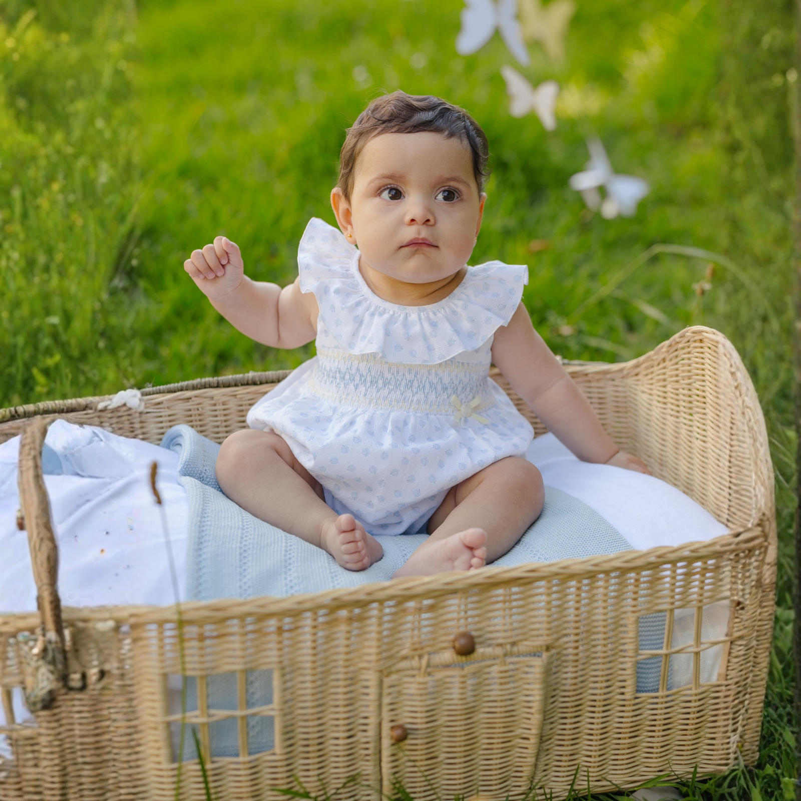 Fofo branco com detalhes azuis da Paz Rodriguez "Eden"